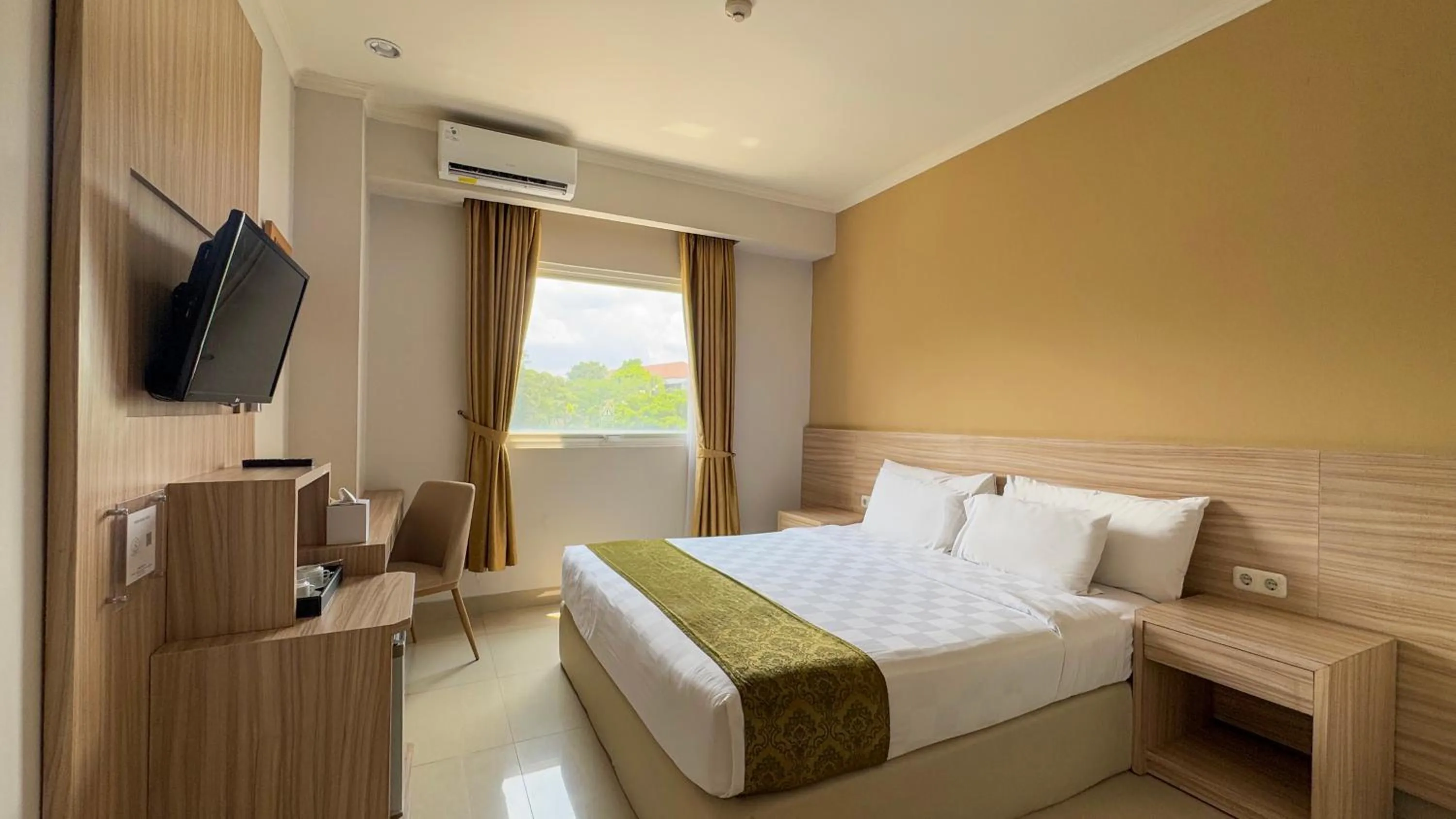 Bedroom, Bed in Lorin Syariah Solo Hotel