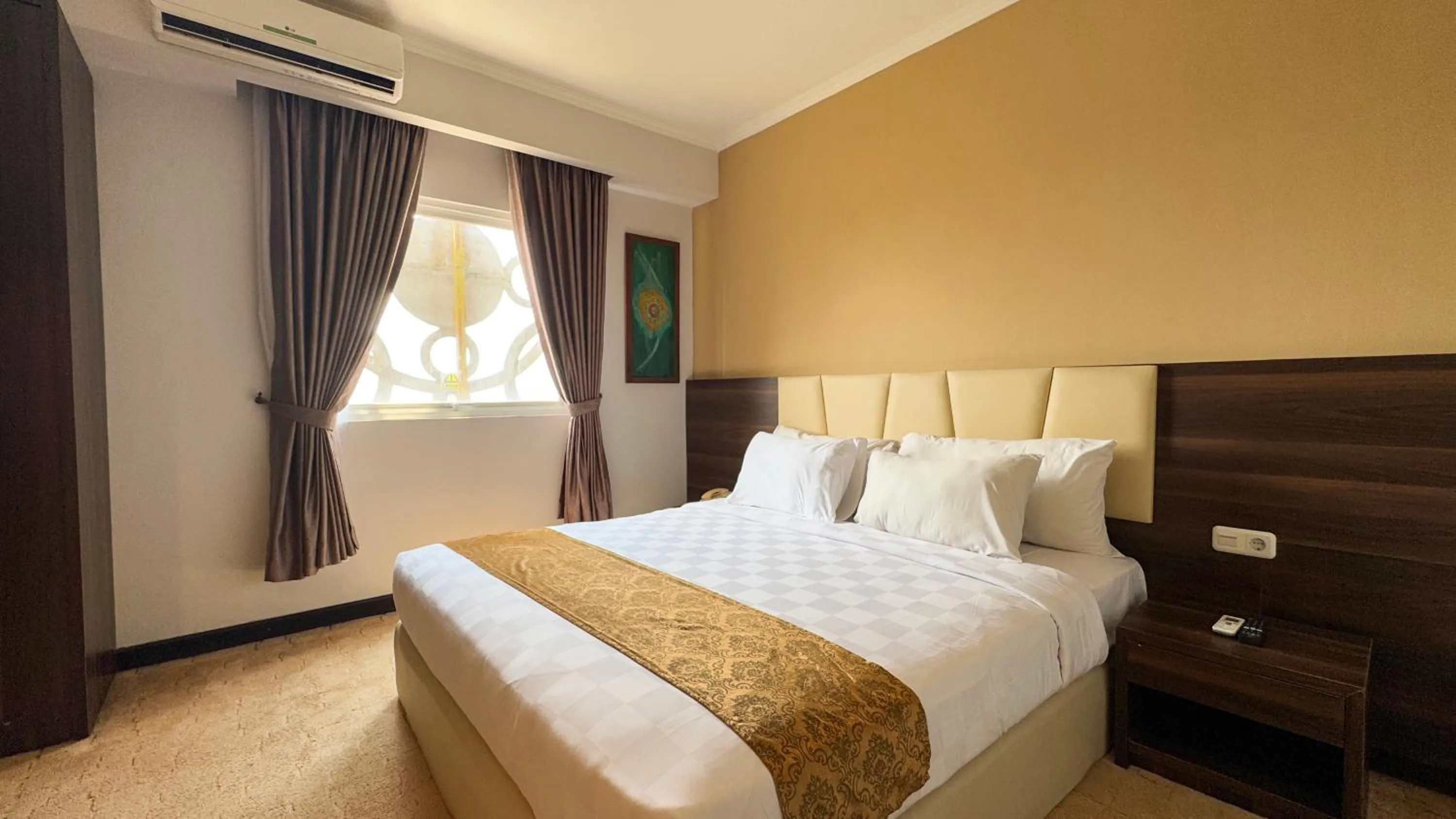 Bedroom, Bed in Lorin Syariah Solo Hotel
