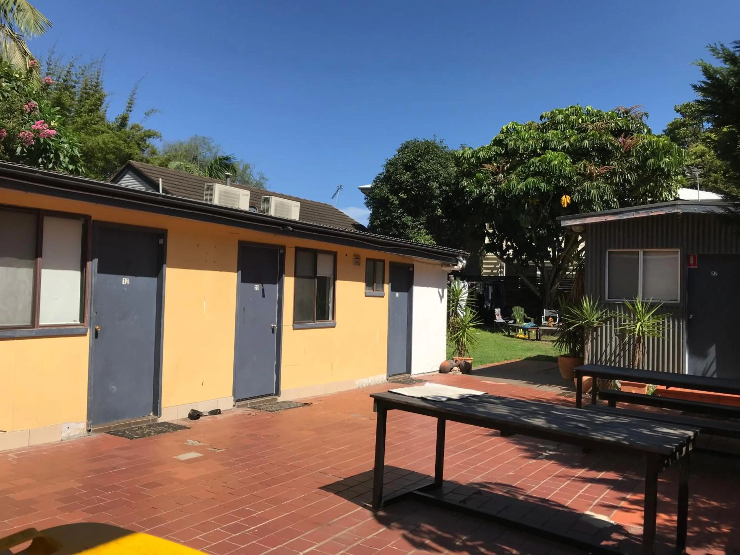 Inner courtyard view in Manly Bunkhouse