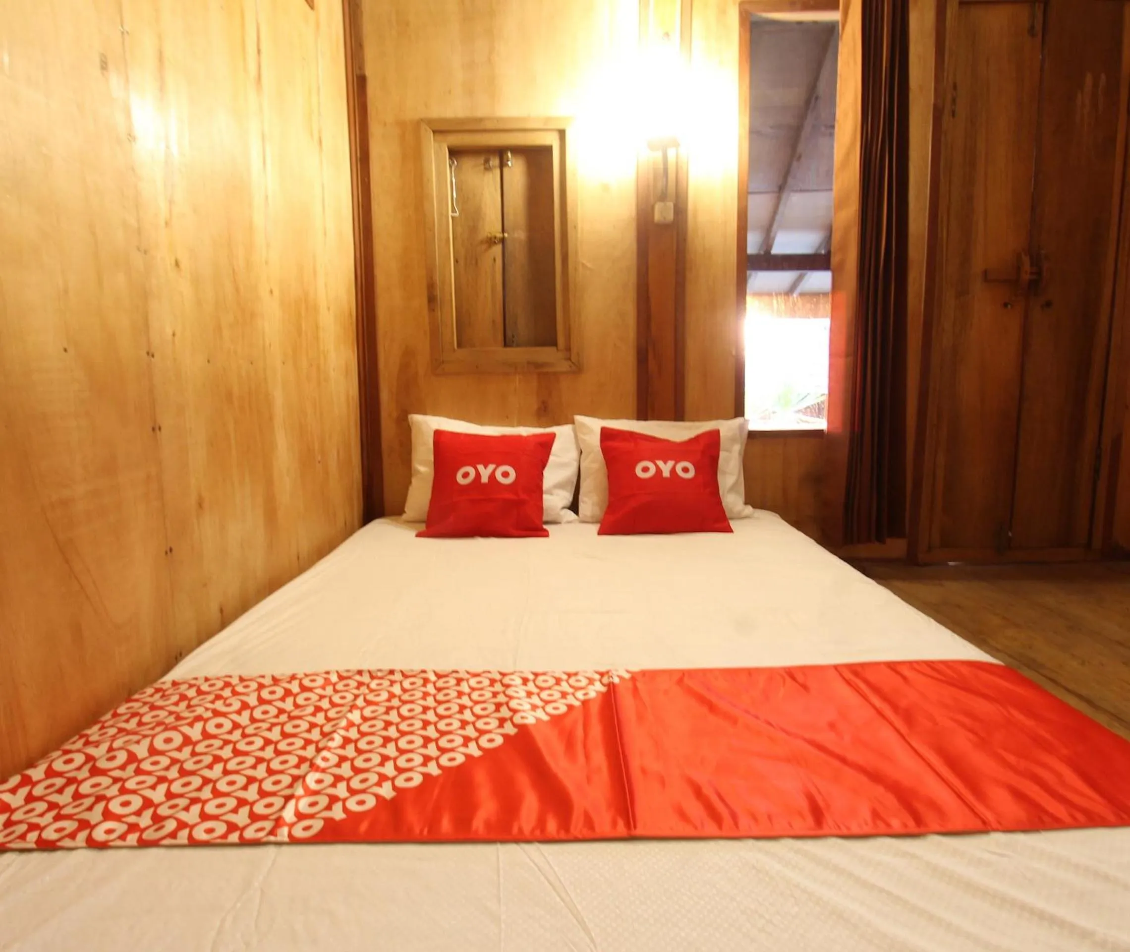 Deluxe Double Room in OYO 93121 Abi Bungalow & Hostel
