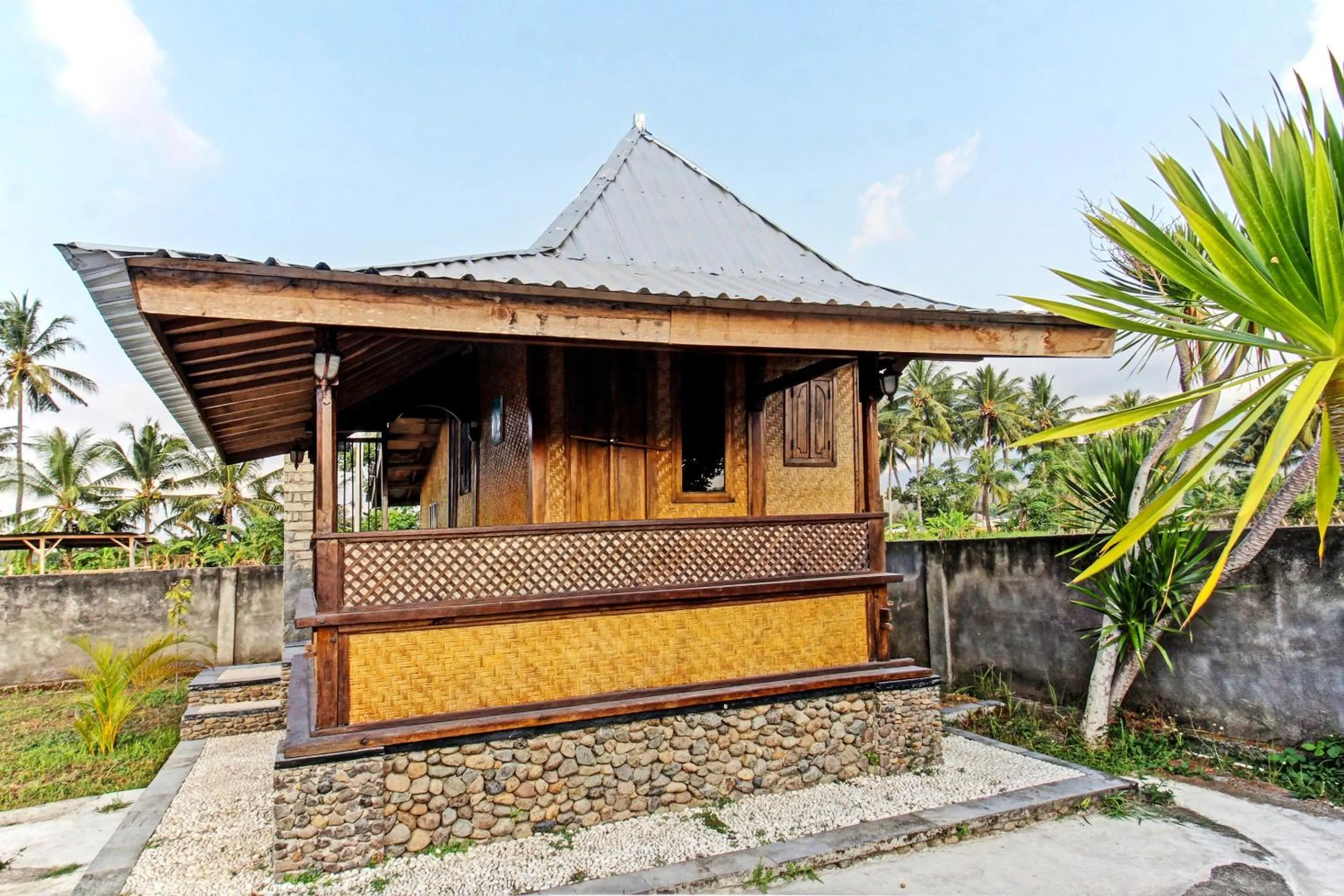 Facade/entrance in OYO 93121 Abi Bungalow & Hostel