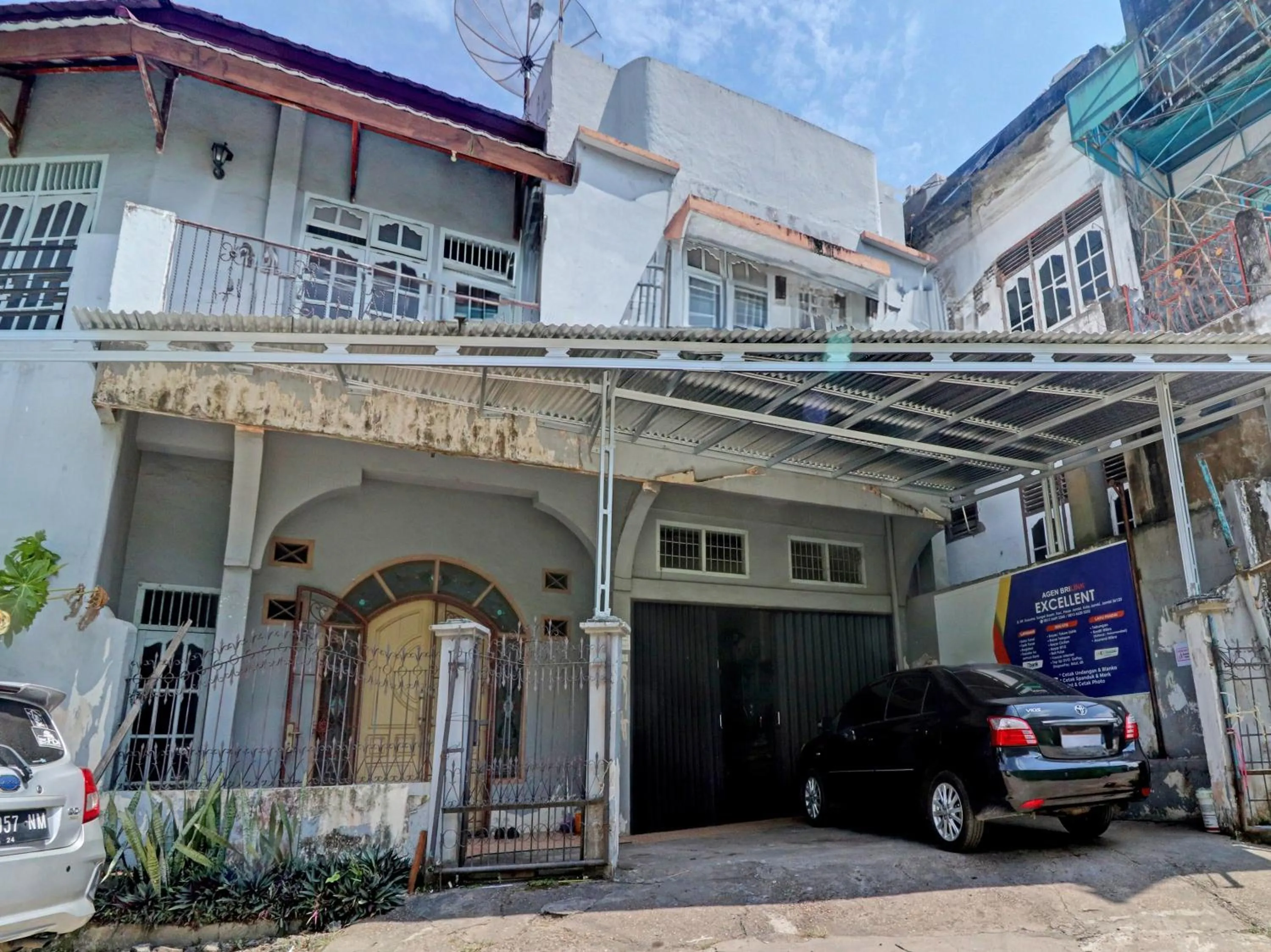 Facade/entrance in Hotel O Excellent Kost