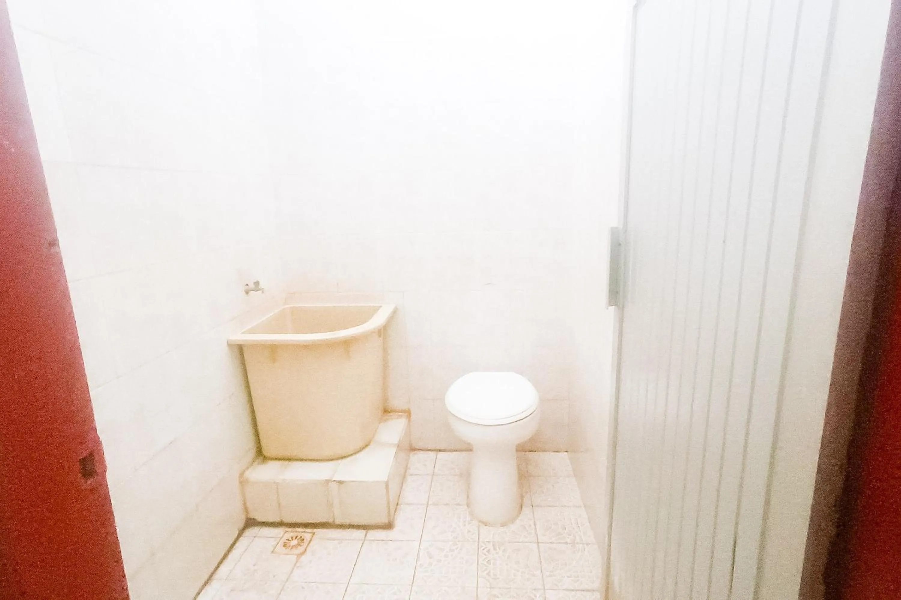 Bathroom in OYO 92560 Astri Homestay