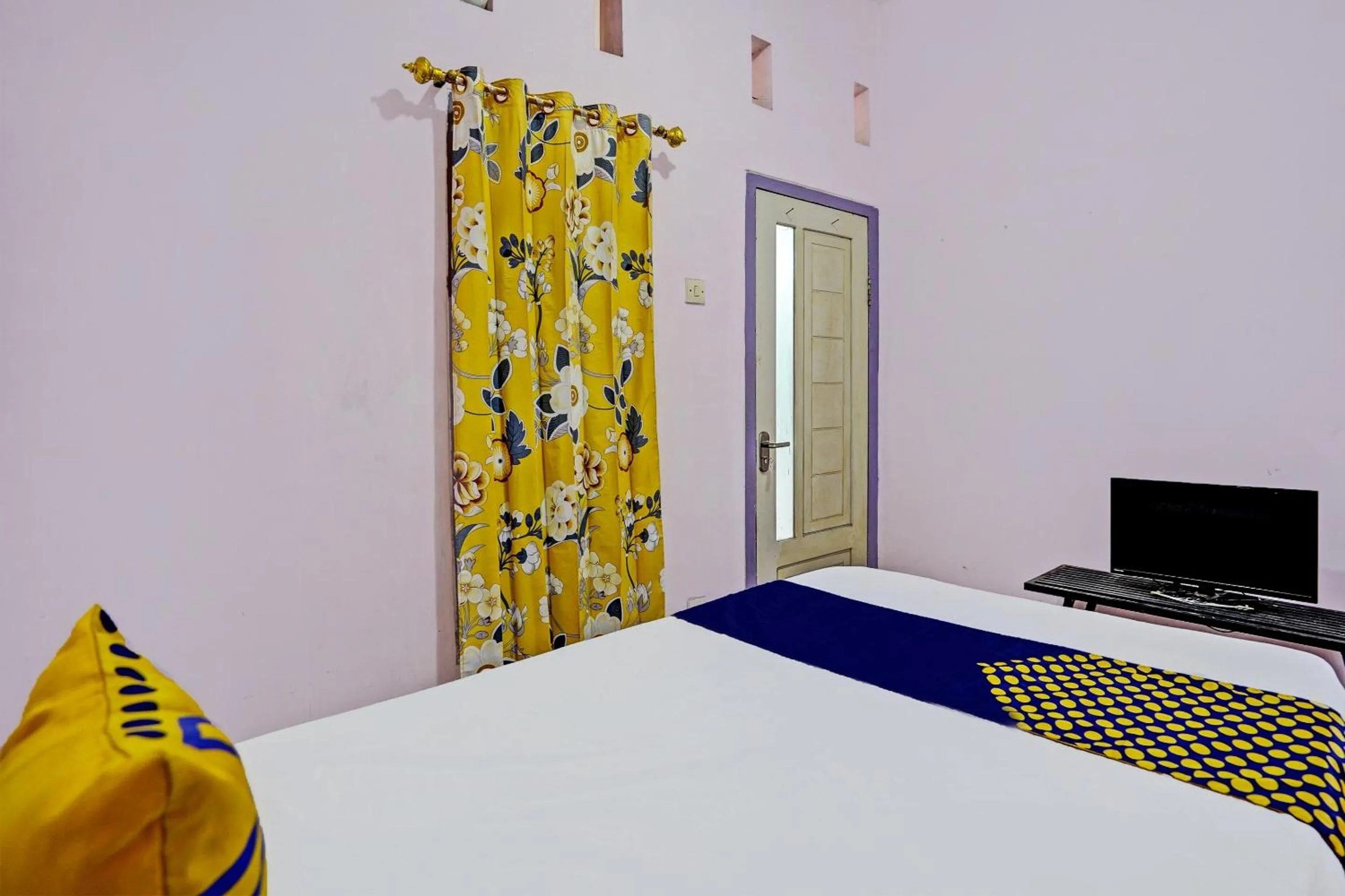 Bedroom, Bed in Hotel O Kemangi Asri Kost