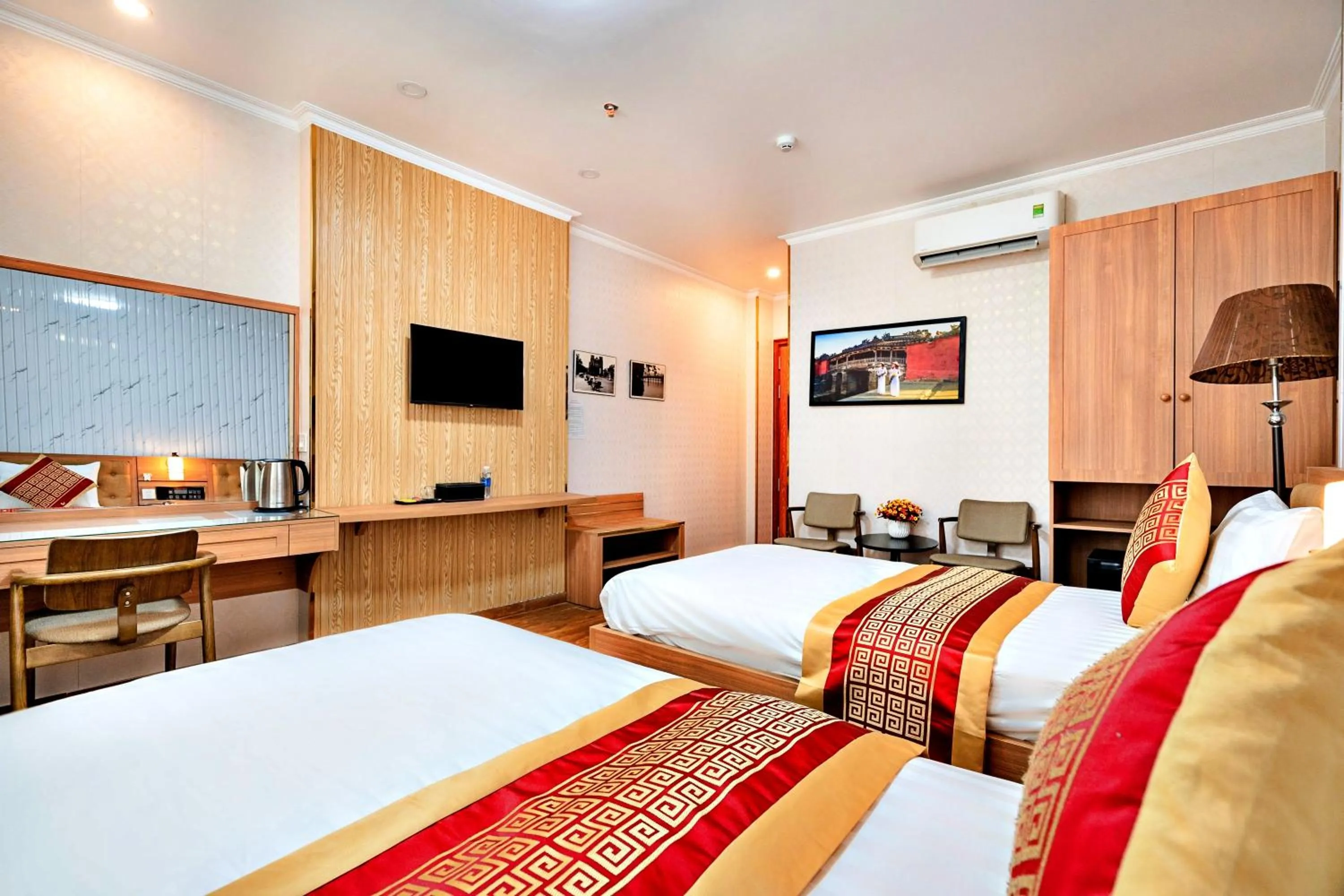 Bedroom, Bed in Luna Saigon Hotel - Bui Vien Walking Street