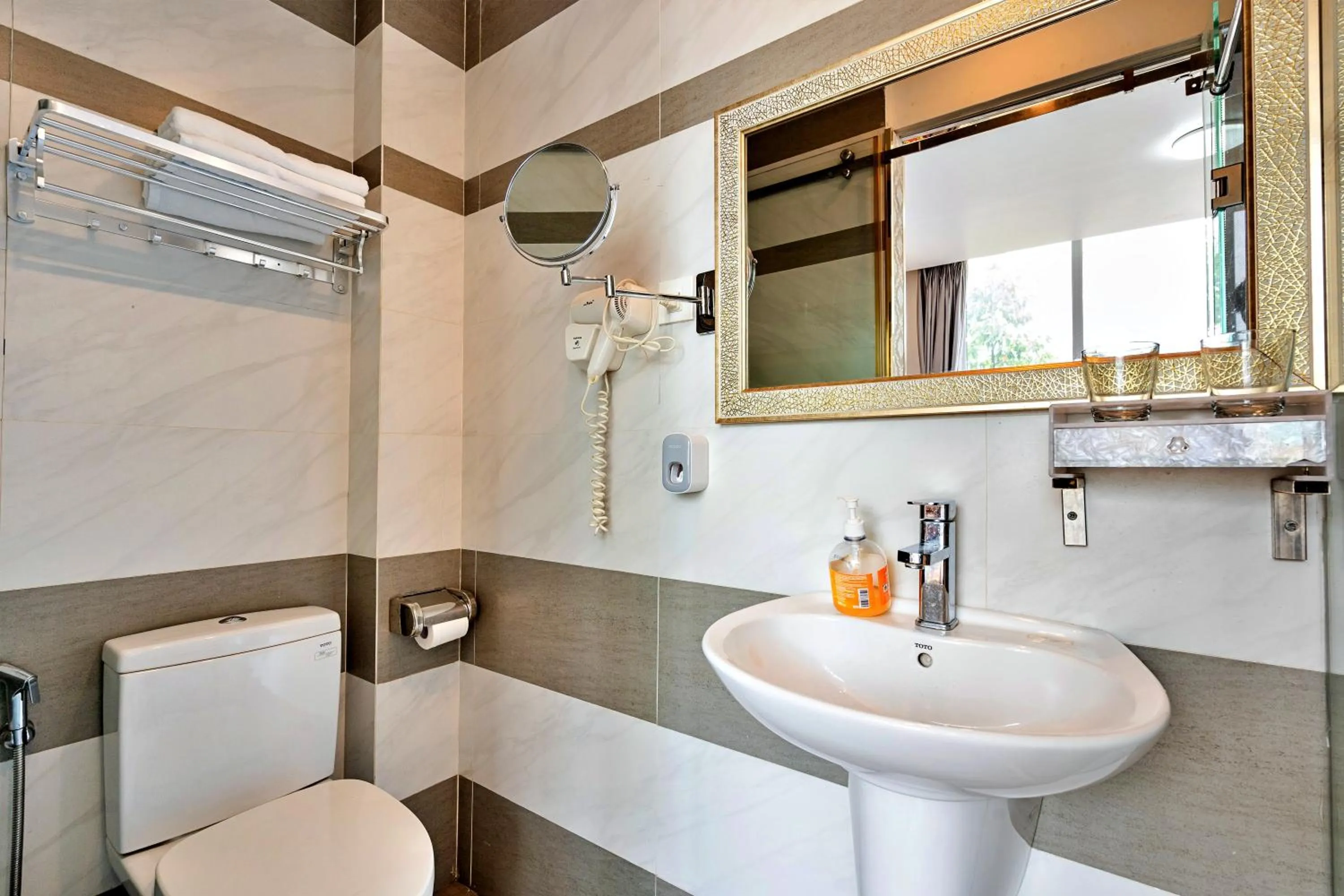 Luna Saigon Hotel - Bui Vien Walking Street