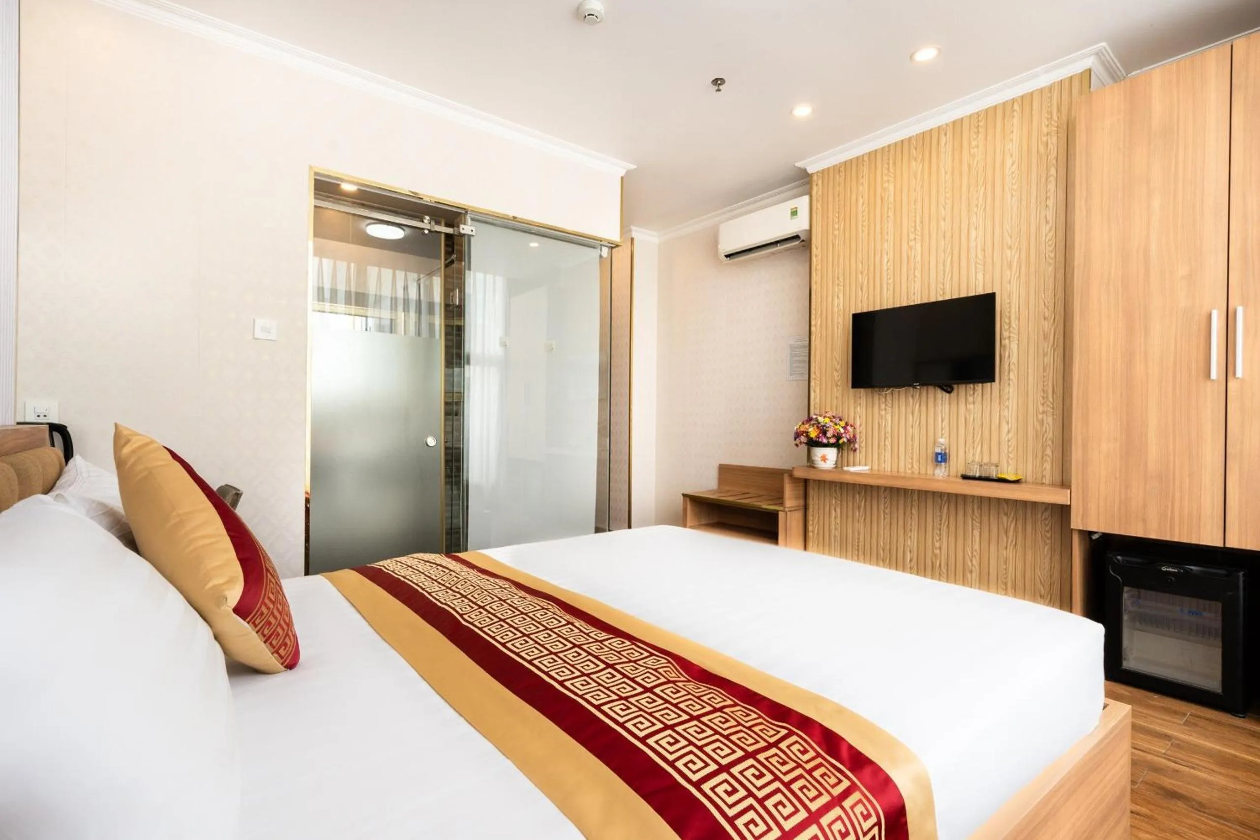 Bed in Luna Saigon Hotel - Bui Vien Walking Street