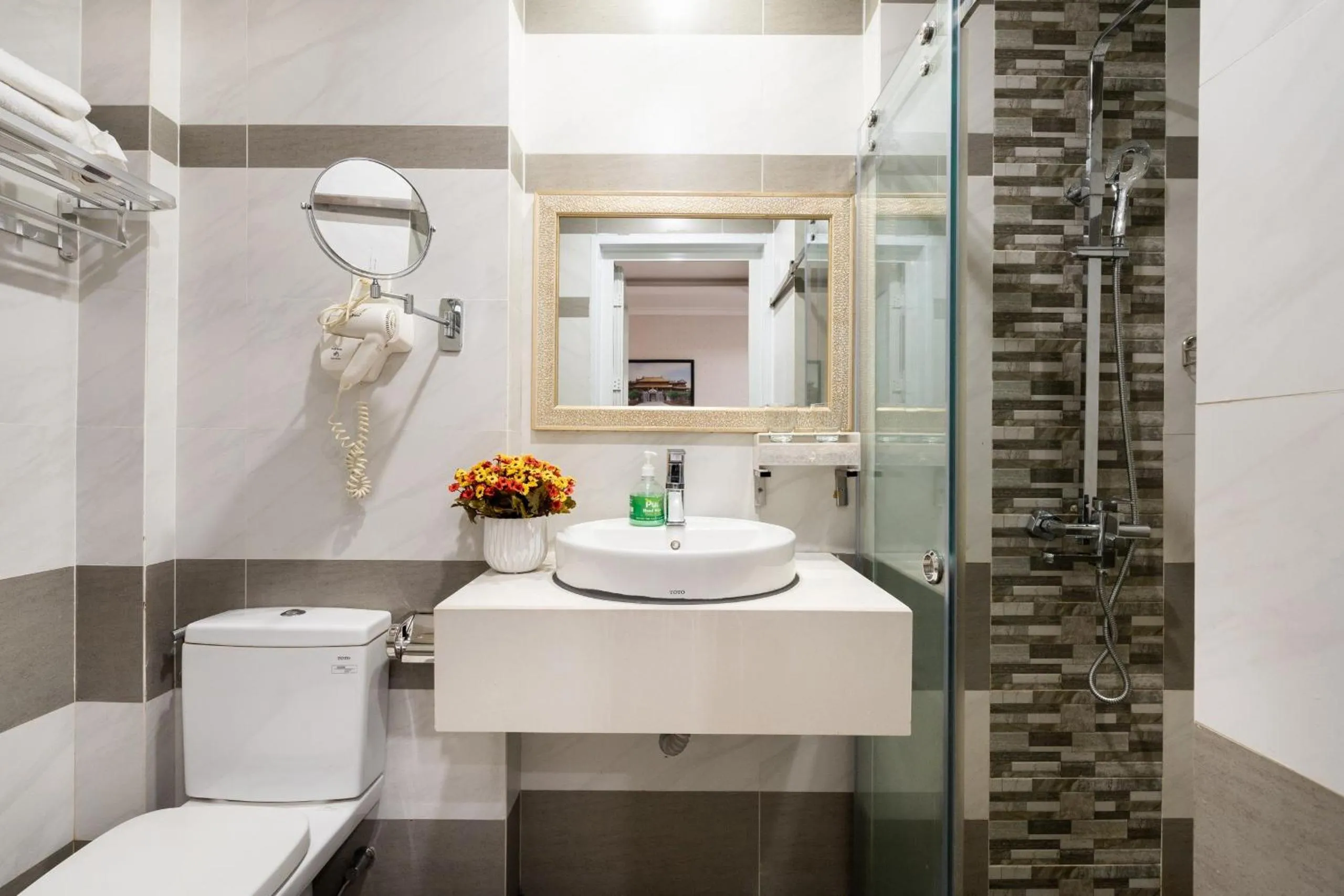 Luna Saigon Hotel - Bui Vien Walking Street