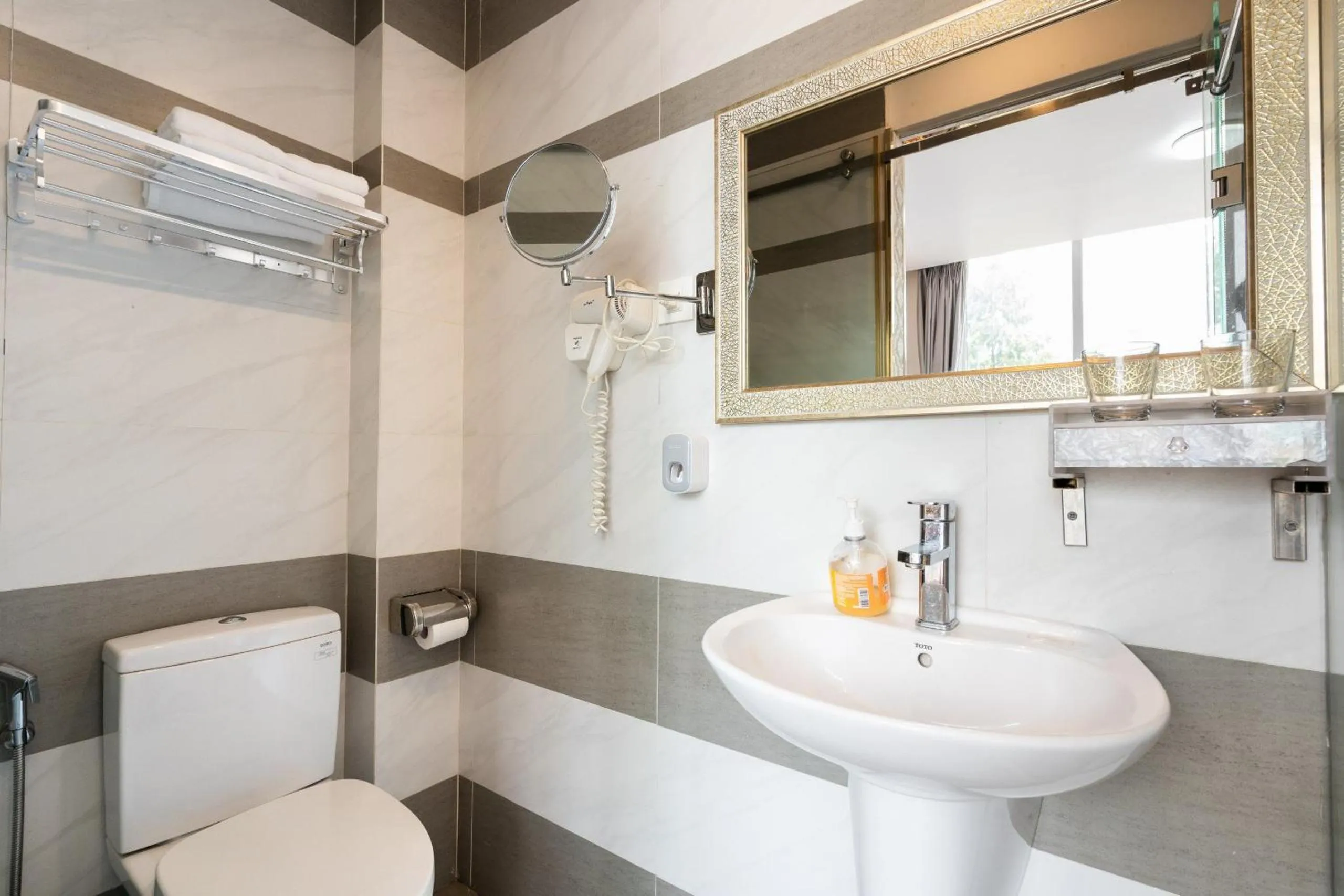 Luna Saigon Hotel - Bui Vien Walking Street