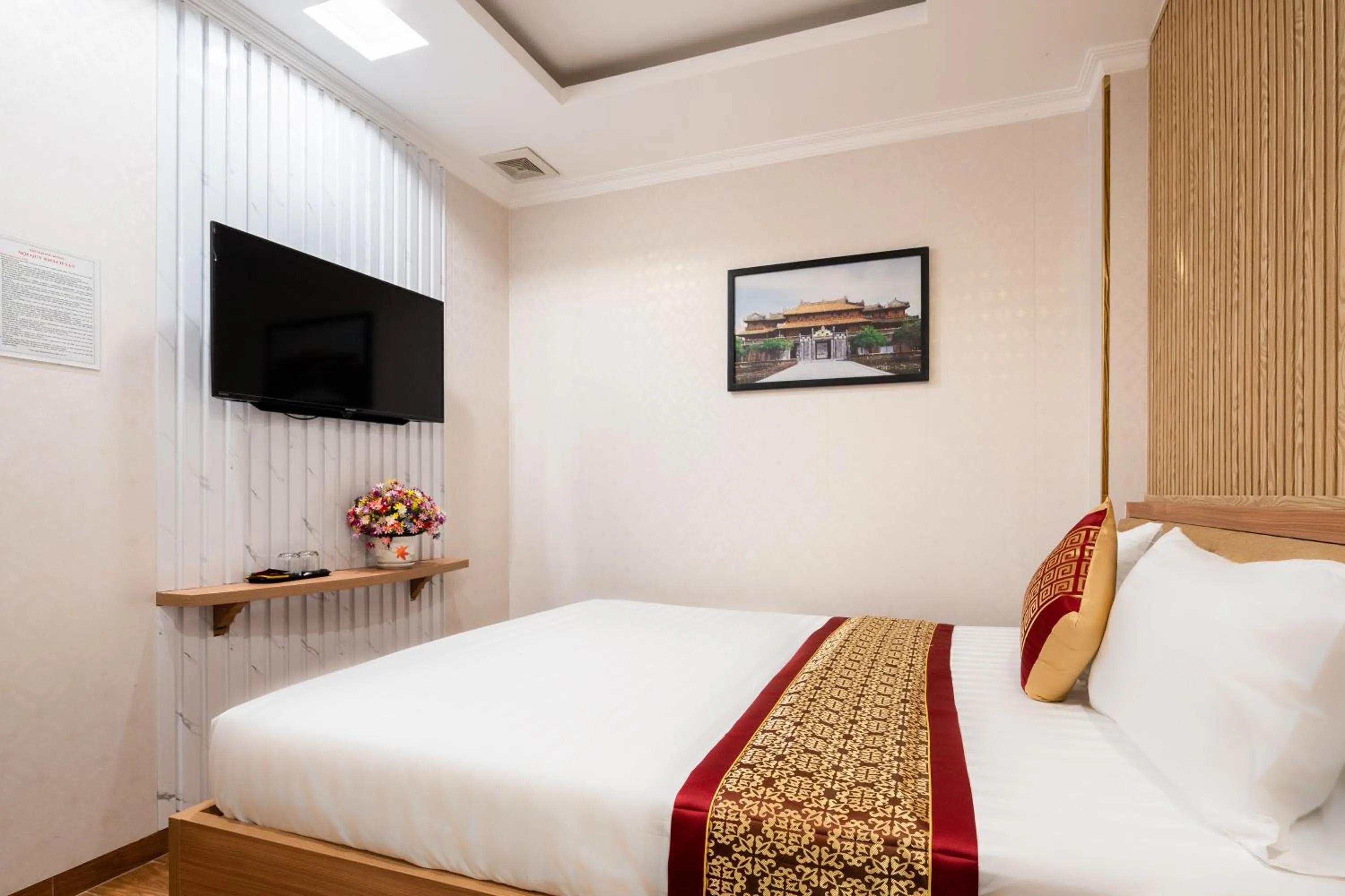 Standard Double Room in Luna Saigon Hotel - Bui Vien Walking Street