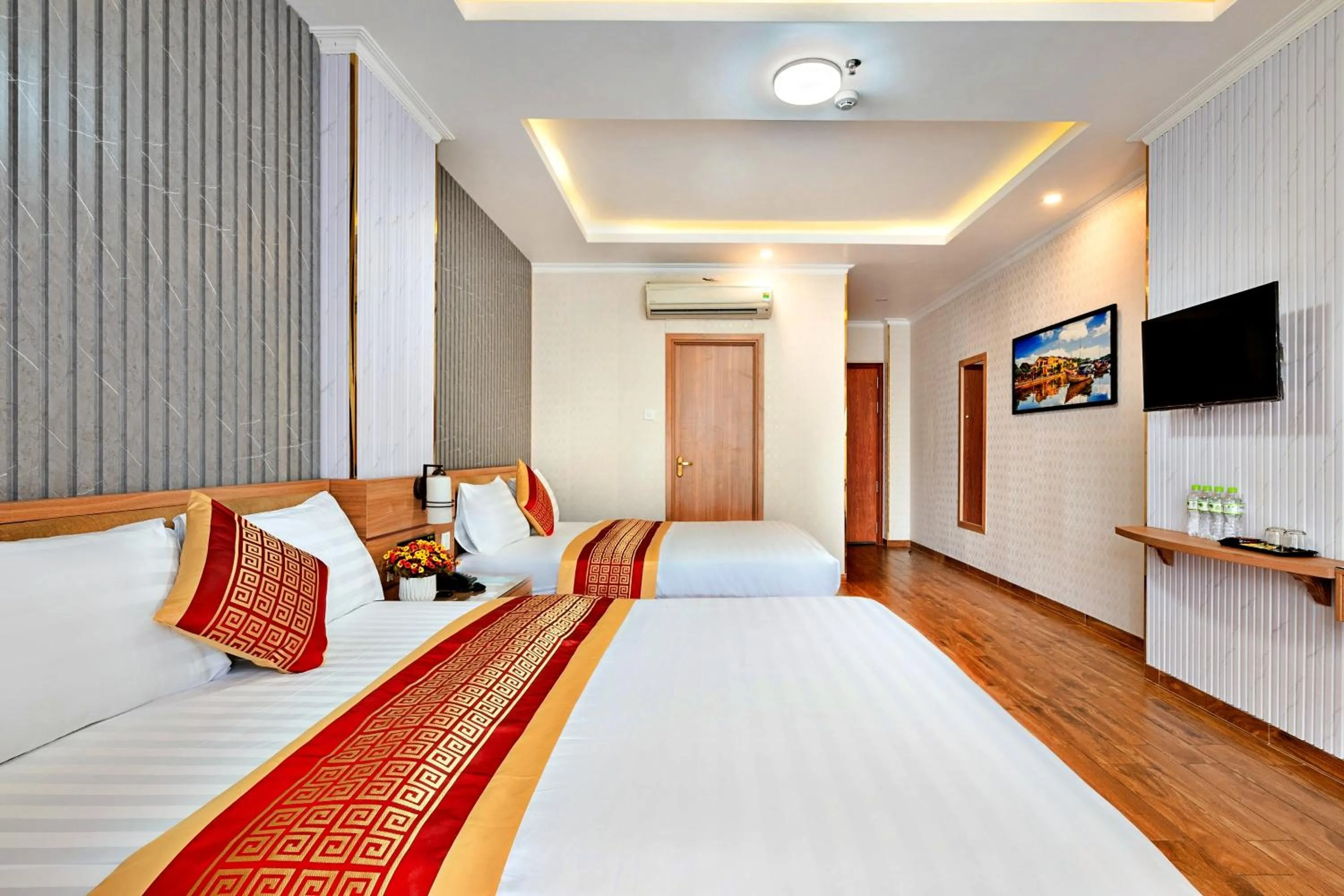 TV and multimedia, Bed in Luna Saigon Hotel - Bui Vien Walking Street