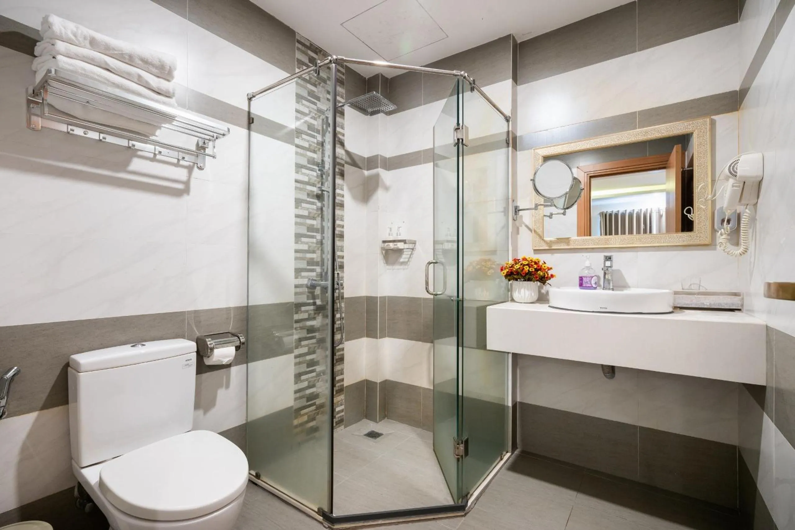 Luna Saigon Hotel - Bui Vien Walking Street