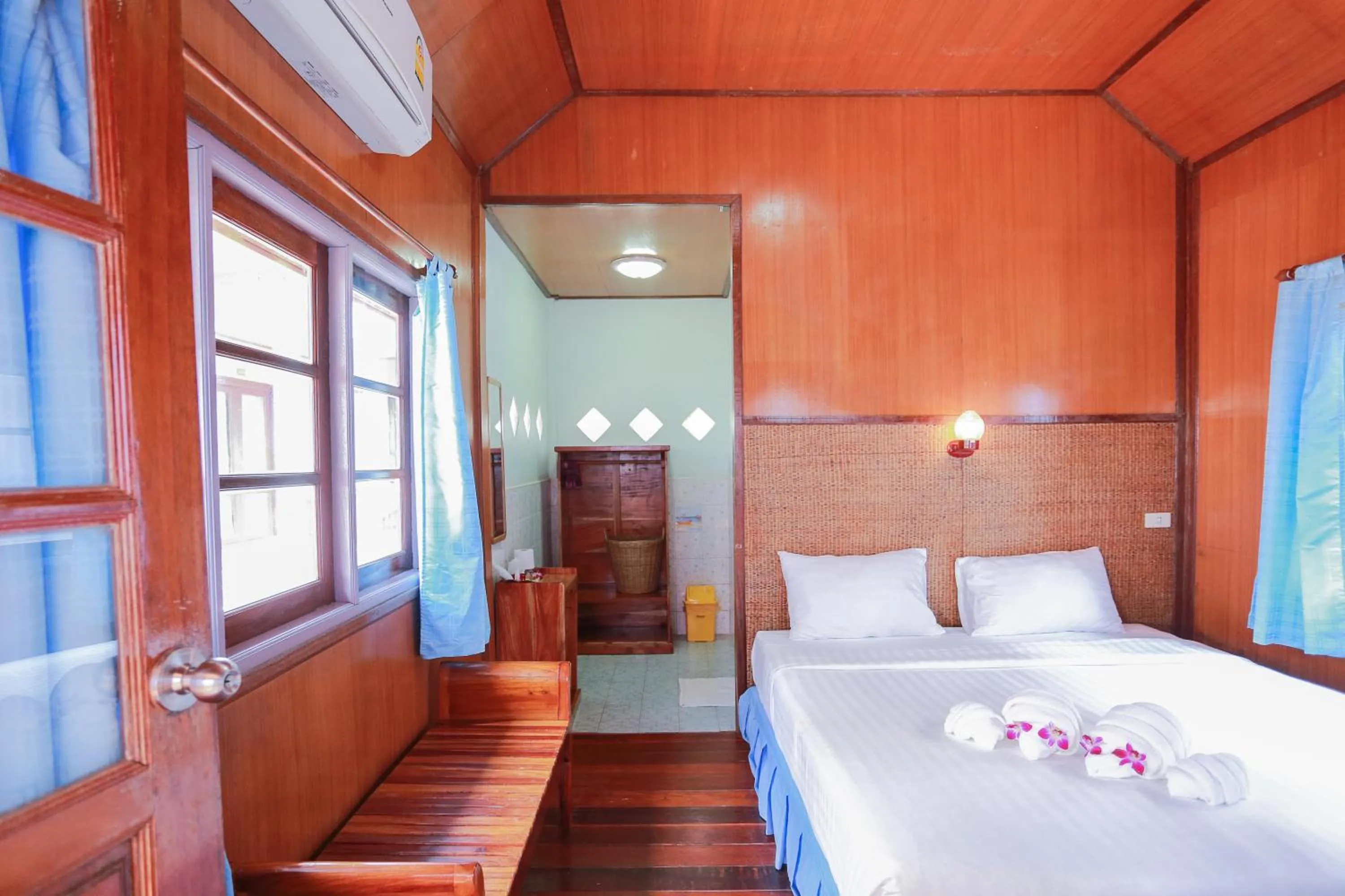 Bedroom, Bed in Sangaroon Bungalow
