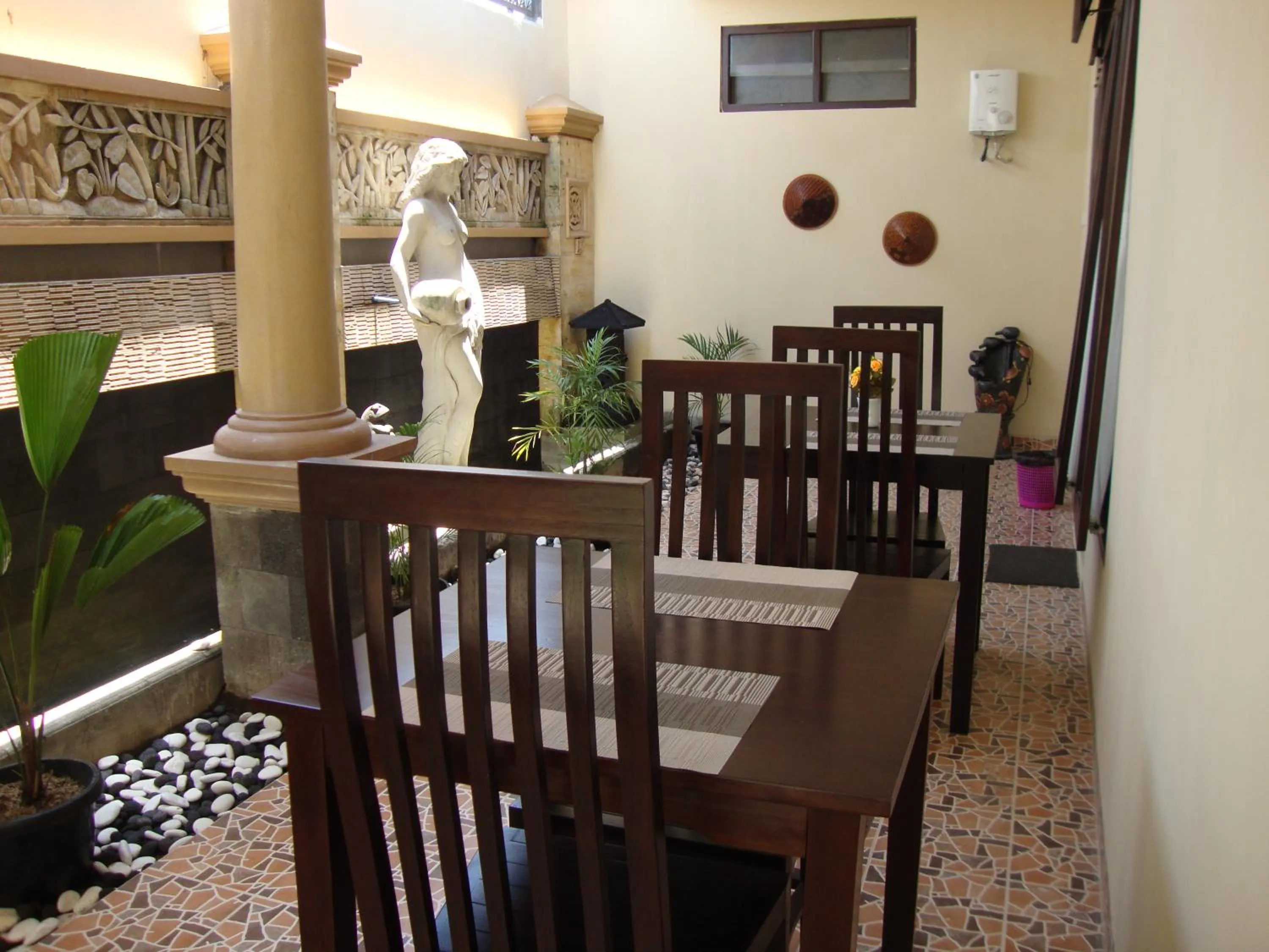 Restaurant/places to eat in Roemah Canting Homestay