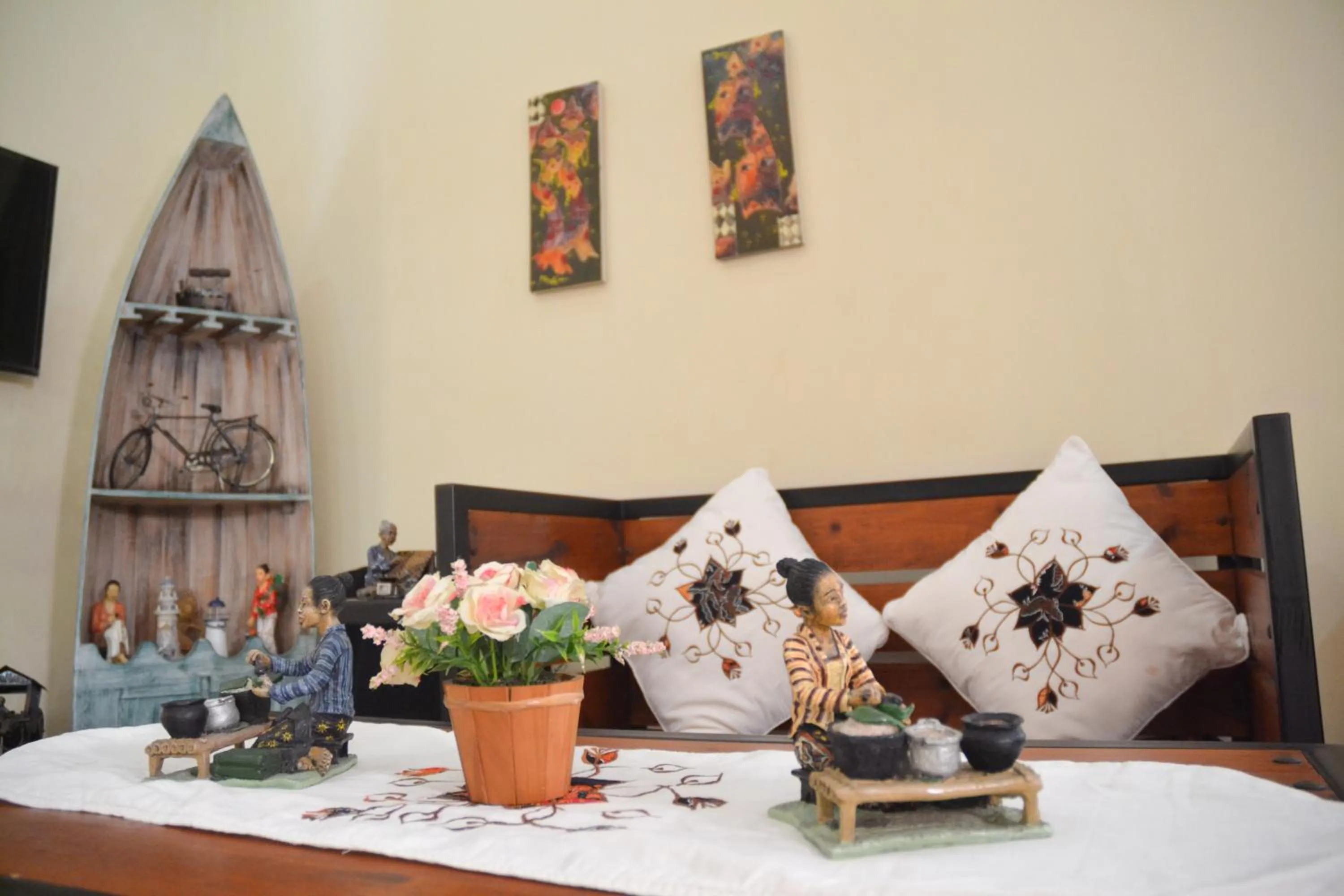 Decorative detail, Bed in Roemah Canting Homestay