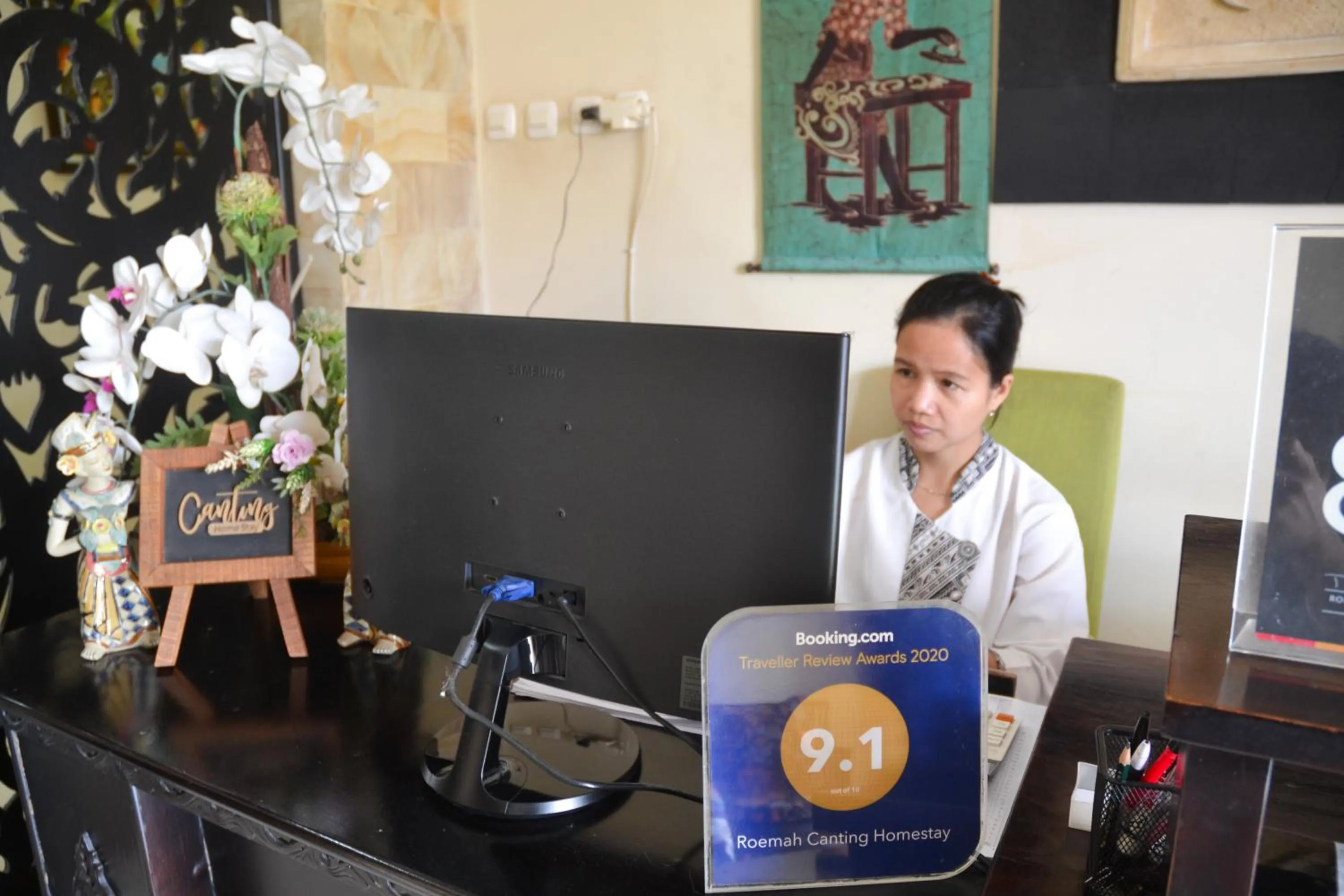 Staff in Roemah Canting Homestay