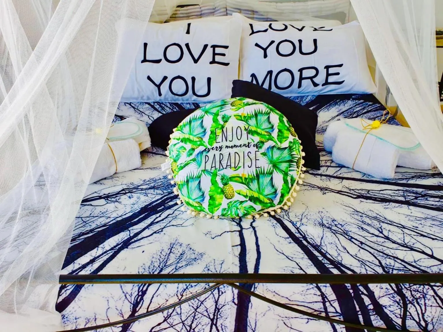 Bed in Thomas Art Hotel