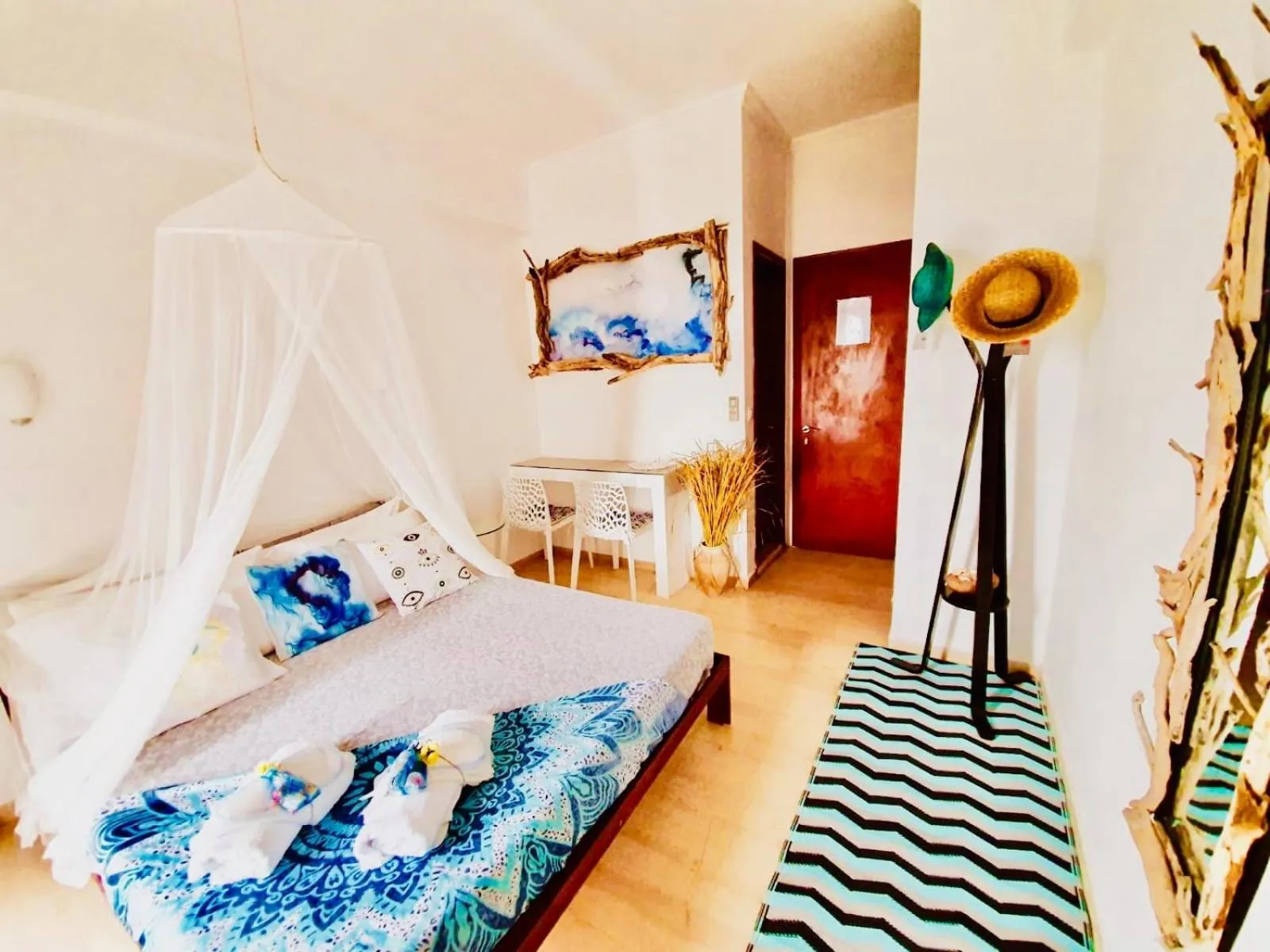 Bed in Thomas Art Hotel