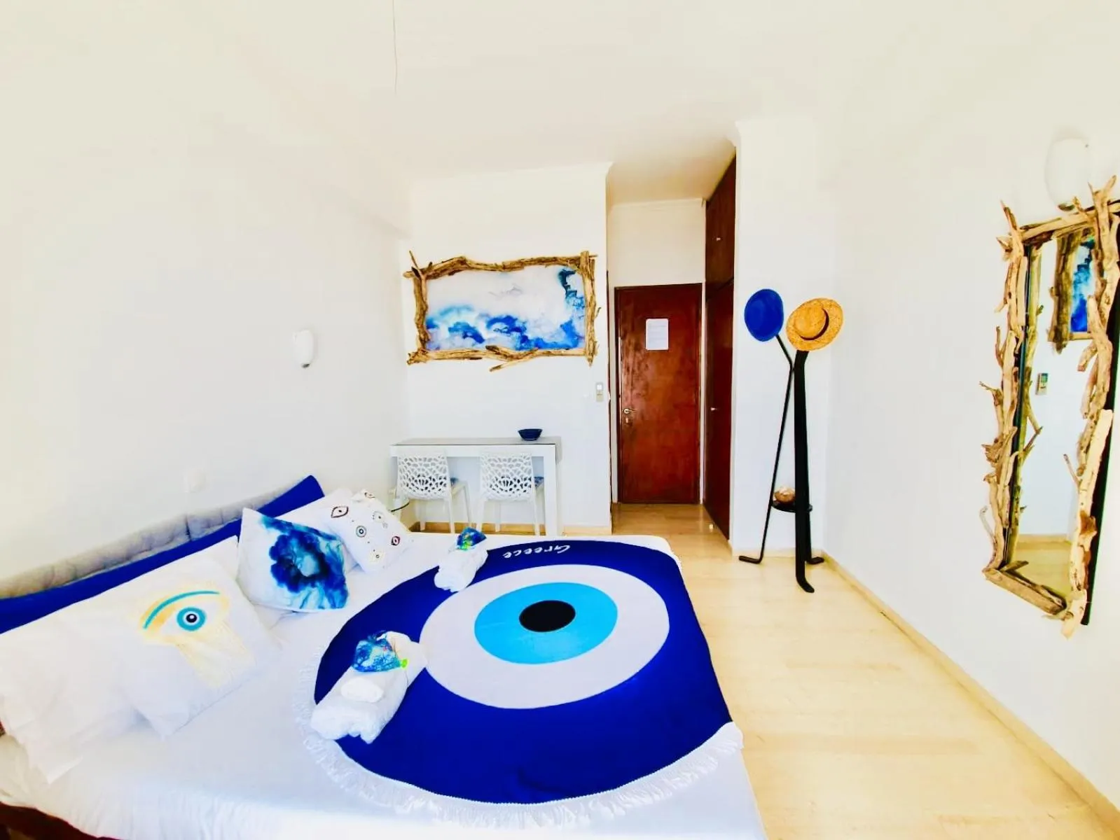 Bed in Thomas Art Hotel