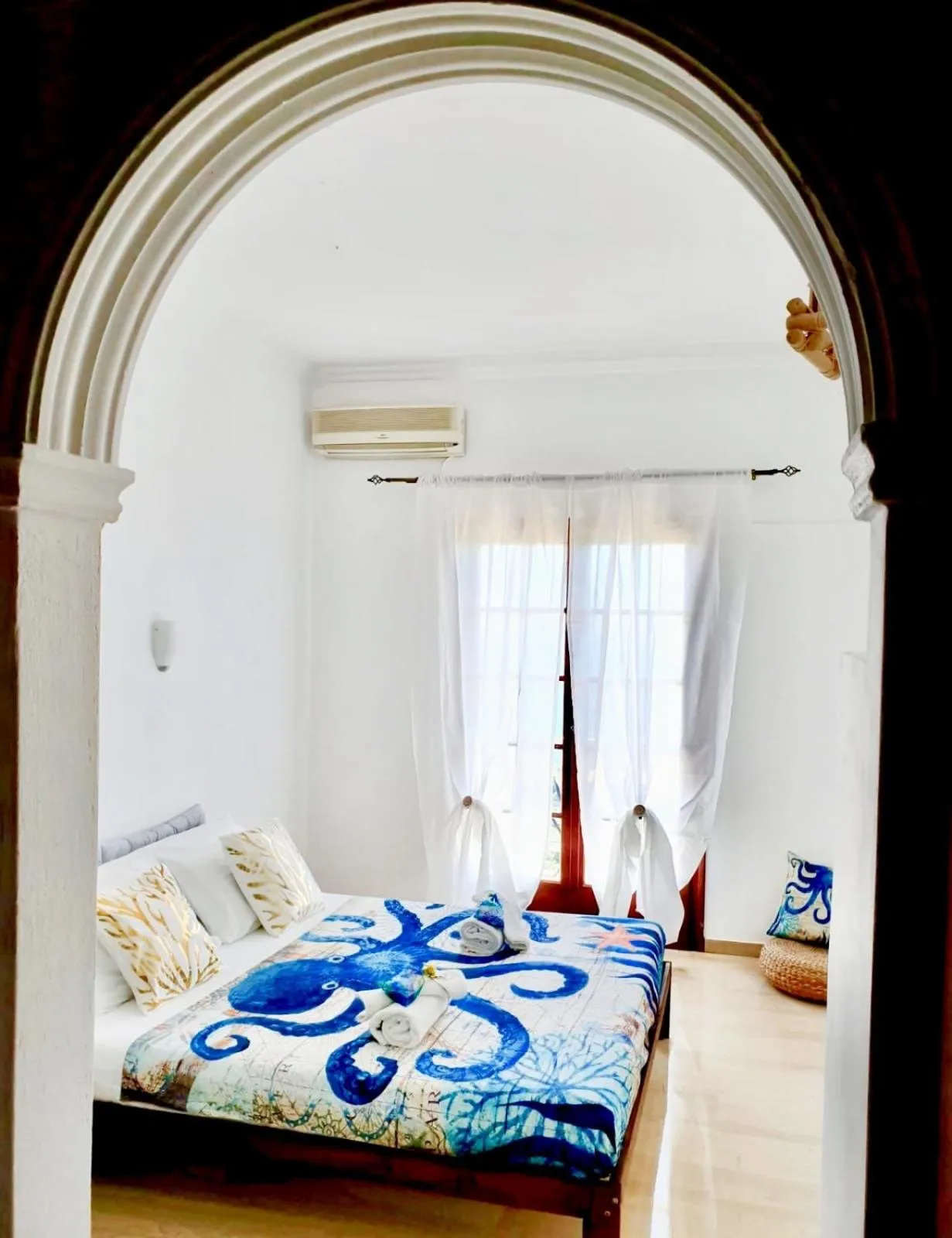 Bed in Thomas Art Hotel