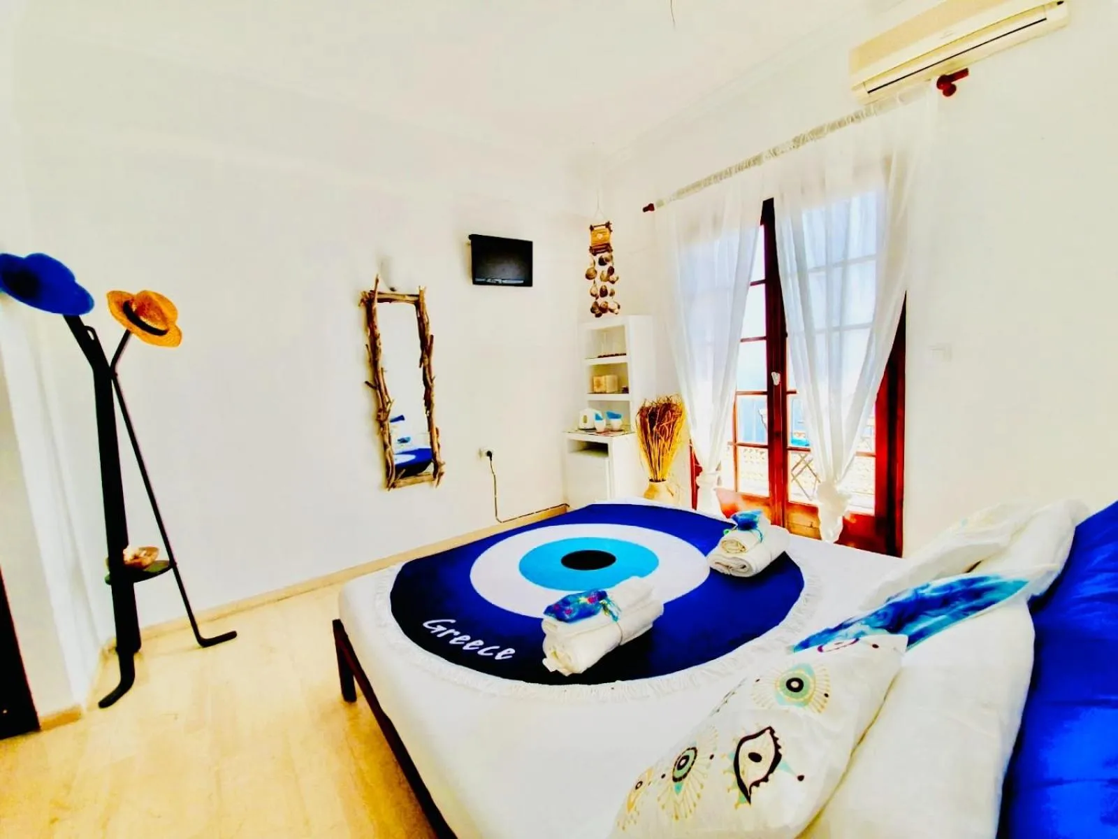 Bed in Thomas Art Hotel