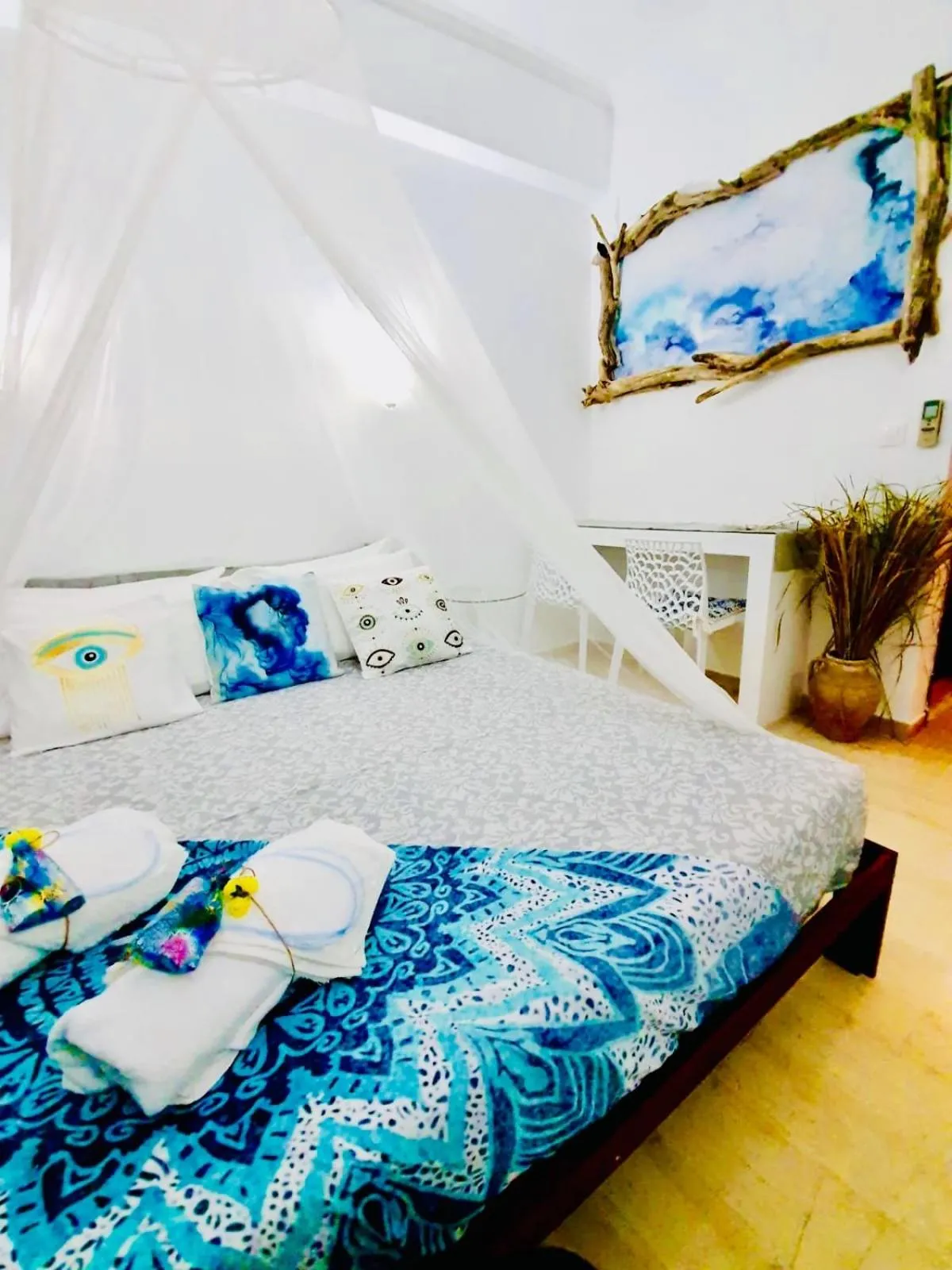 Bed in Thomas Art Hotel