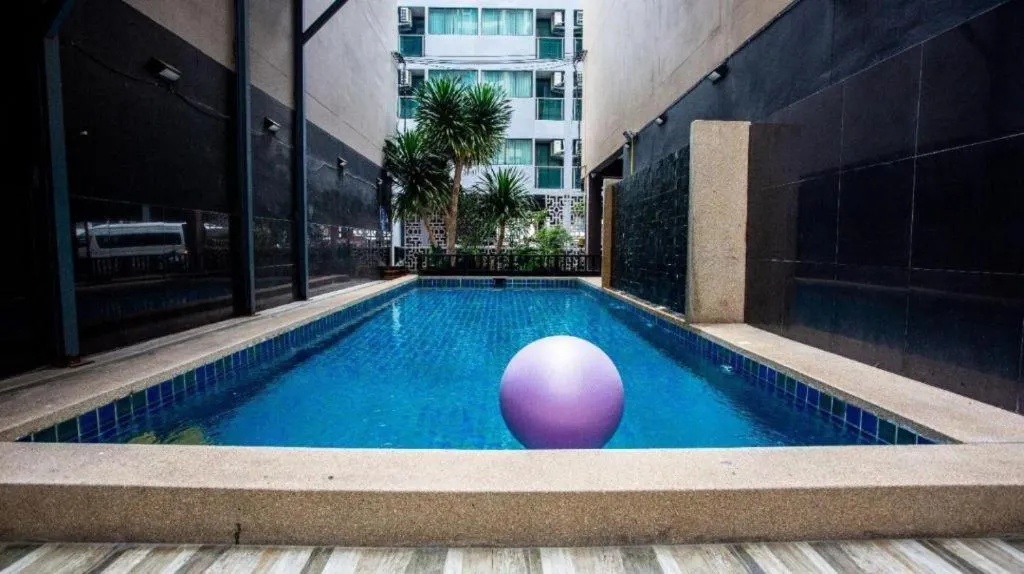 Swimming pool in GranDE Classic Pattaya
