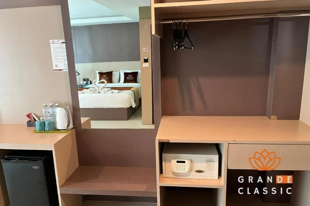 Photo of the whole room, Bed in GranDE Classic Pattaya