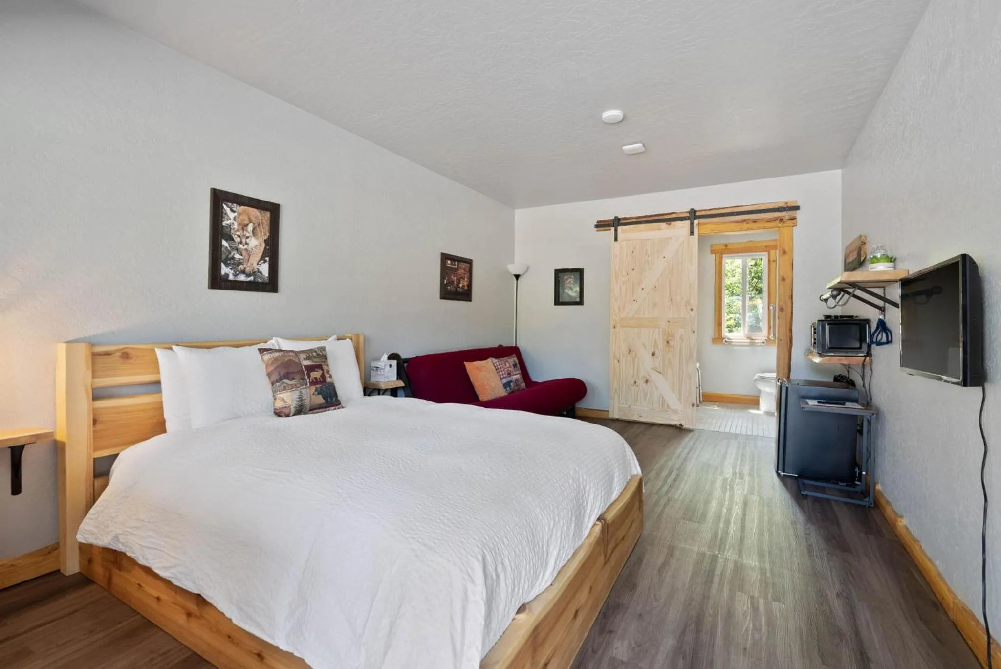 Bed in Lake Village Lodge