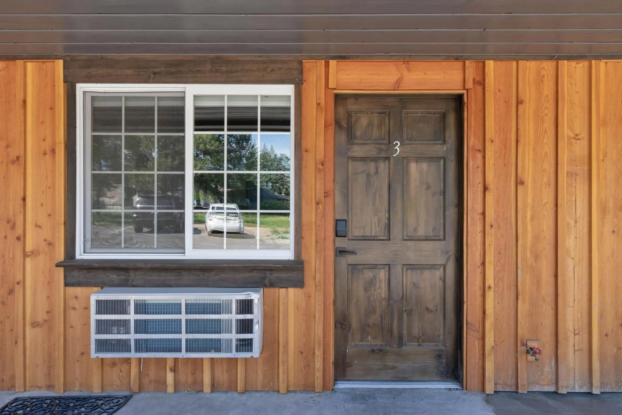 Facade/entrance in Lake Village Lodge