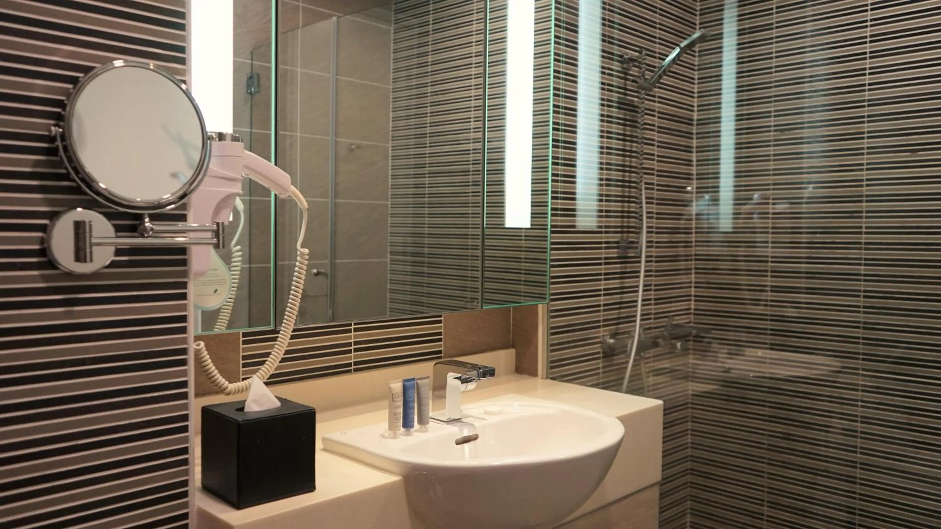 Shower in Marina Puteri Harbour Johor by Perfect Host