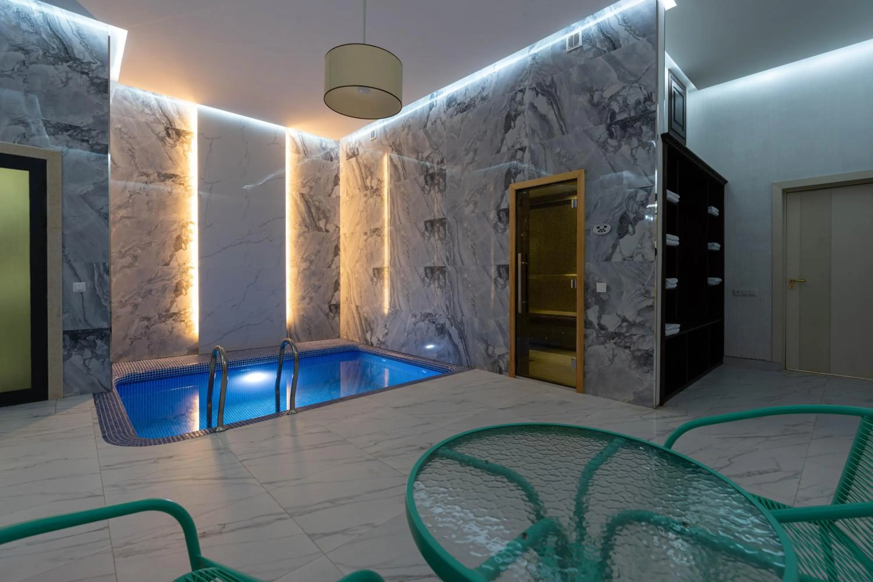 Hot Tub in Aqua Hotel