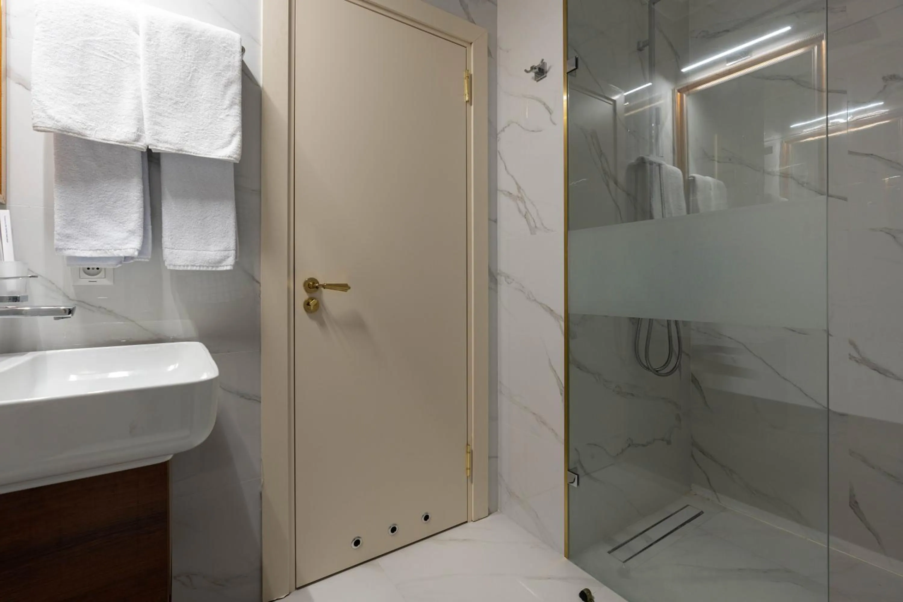 Shower in Aqua Hotel