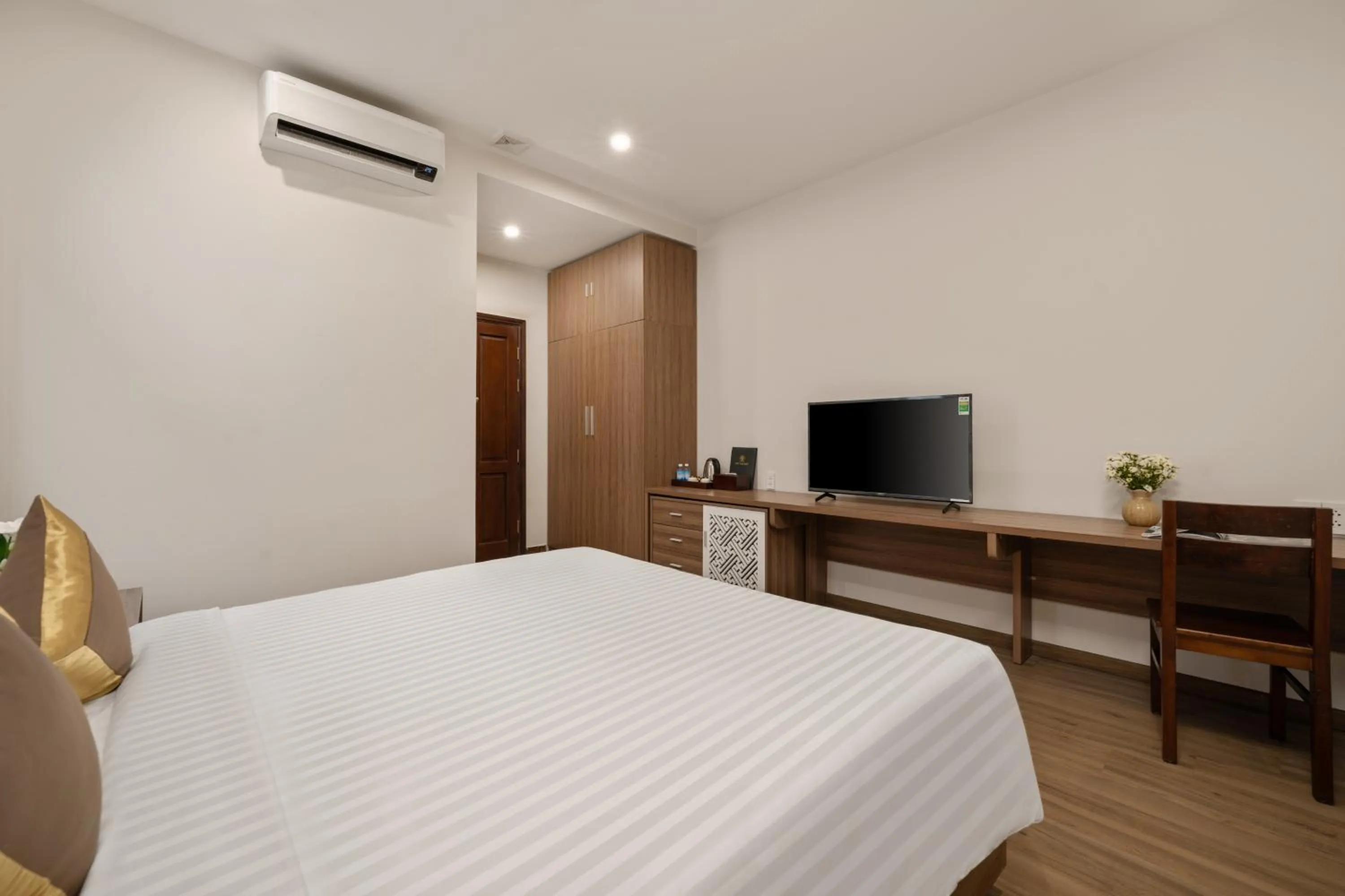 wardrobe, Bed in ATP Galaxy Hotel & Apartment Danang