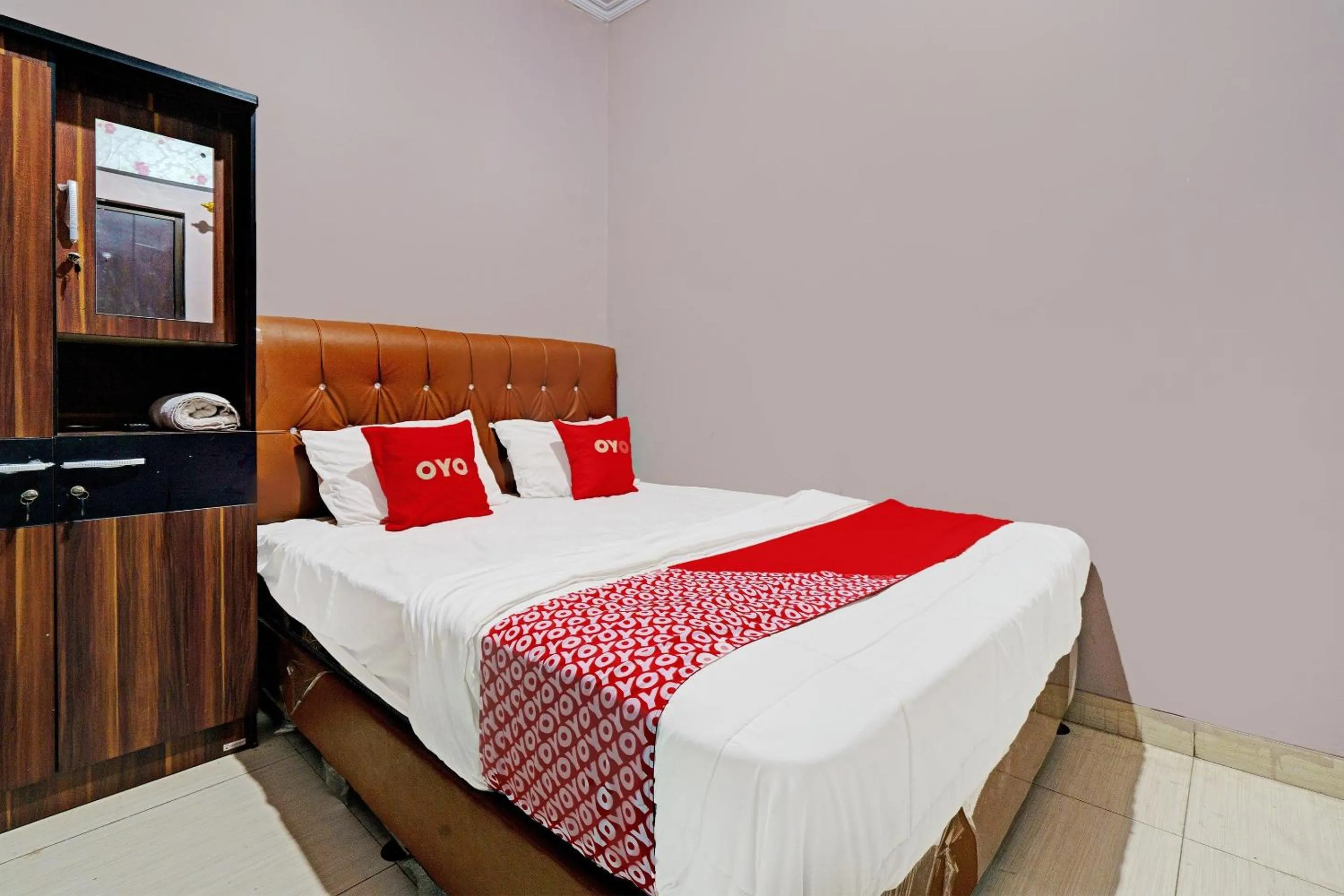 Bedroom, Bed in Hotel O JKK Sweet Room