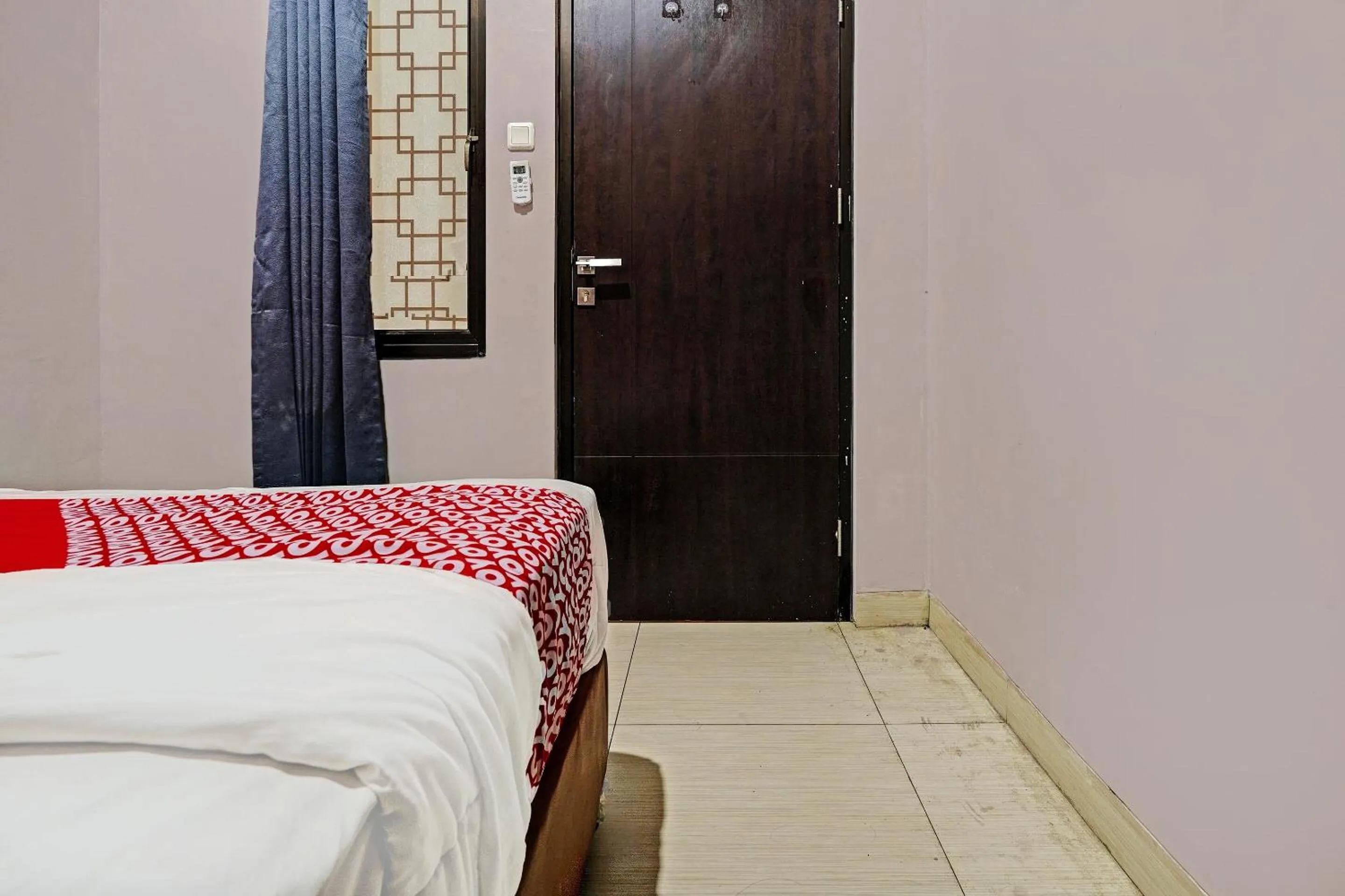 Bedroom, Bed in Hotel O JKK Sweet Room