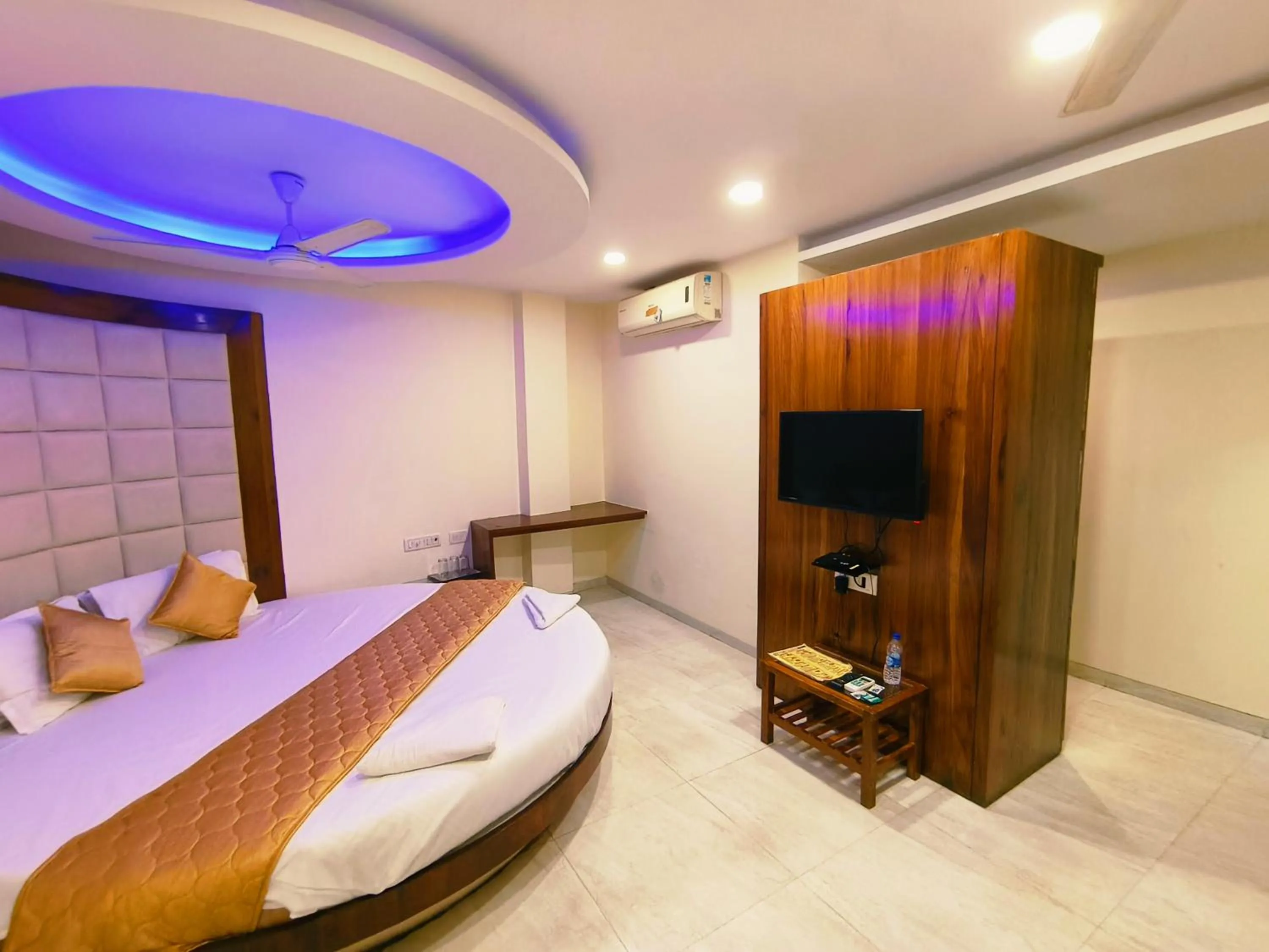 TV and multimedia, Bed in Apex Hotel