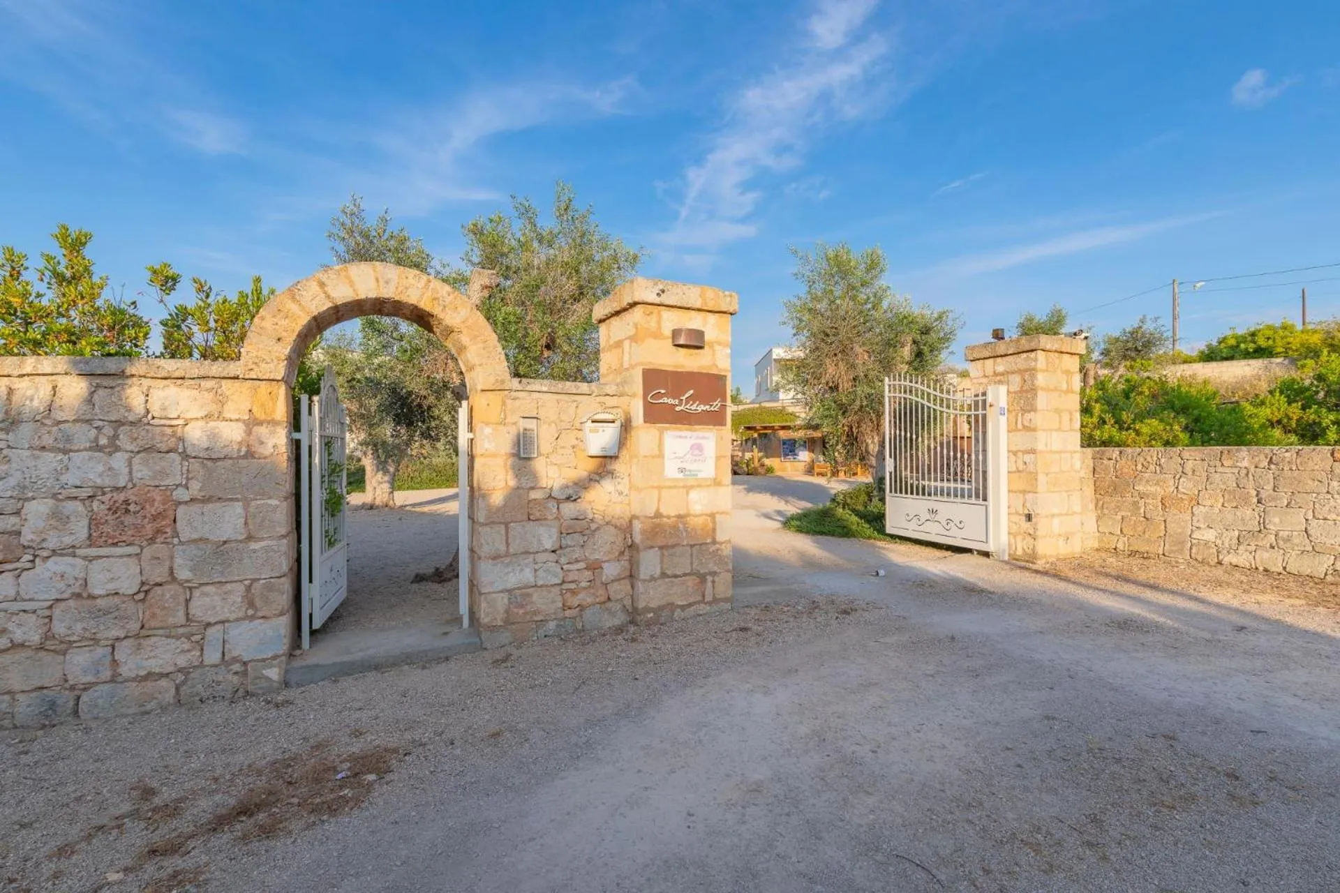 Facade/entrance in Cava Li Santi Residence
