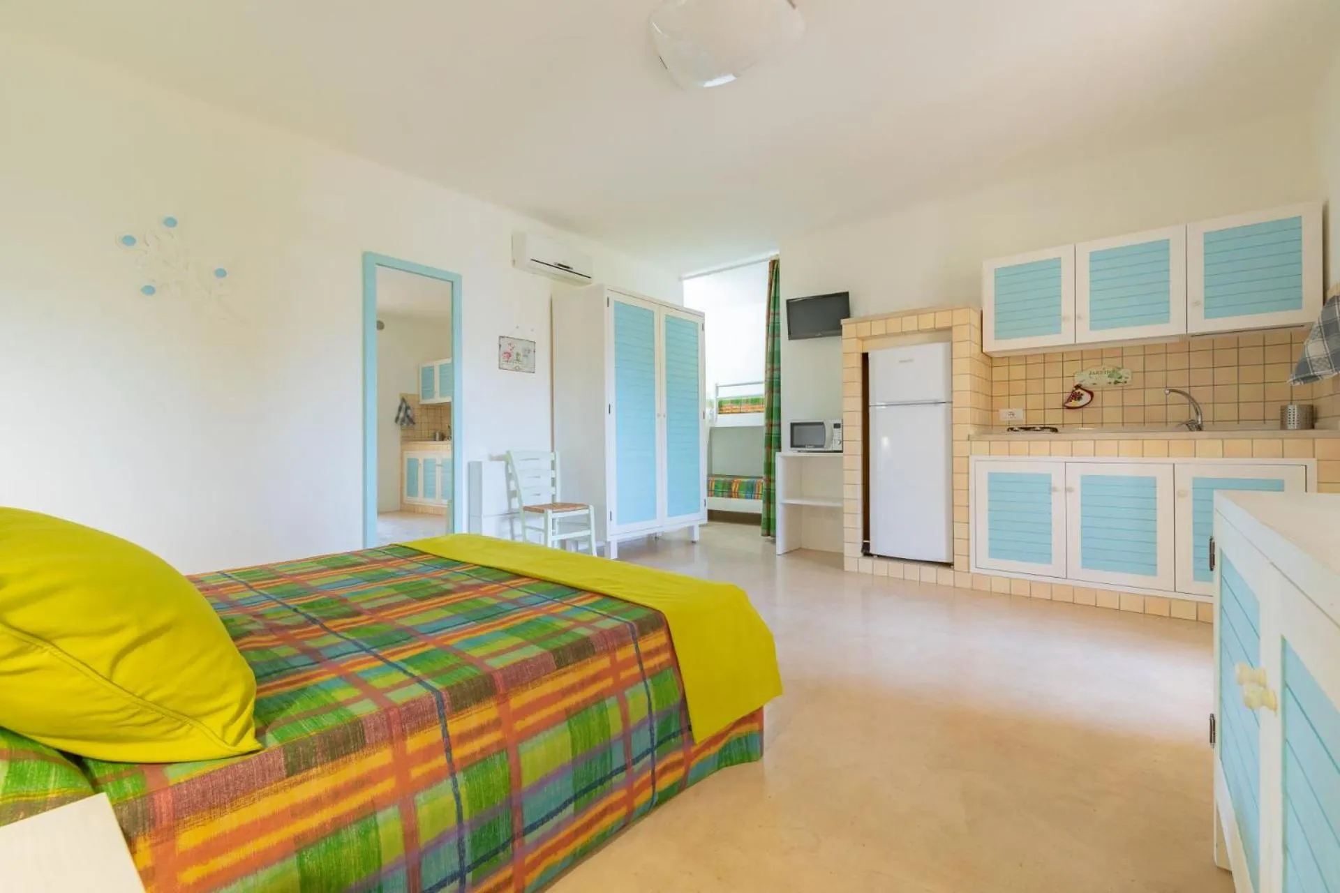 Living room, Bed in Cava Li Santi Residence