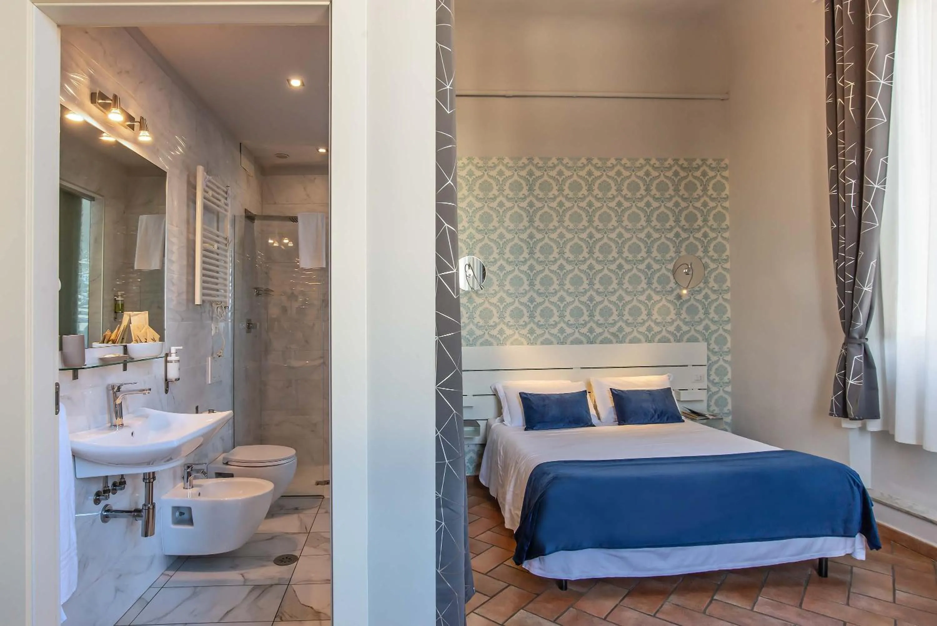 Bathroom, Bed in IL MERCATO CENTRALE B and B