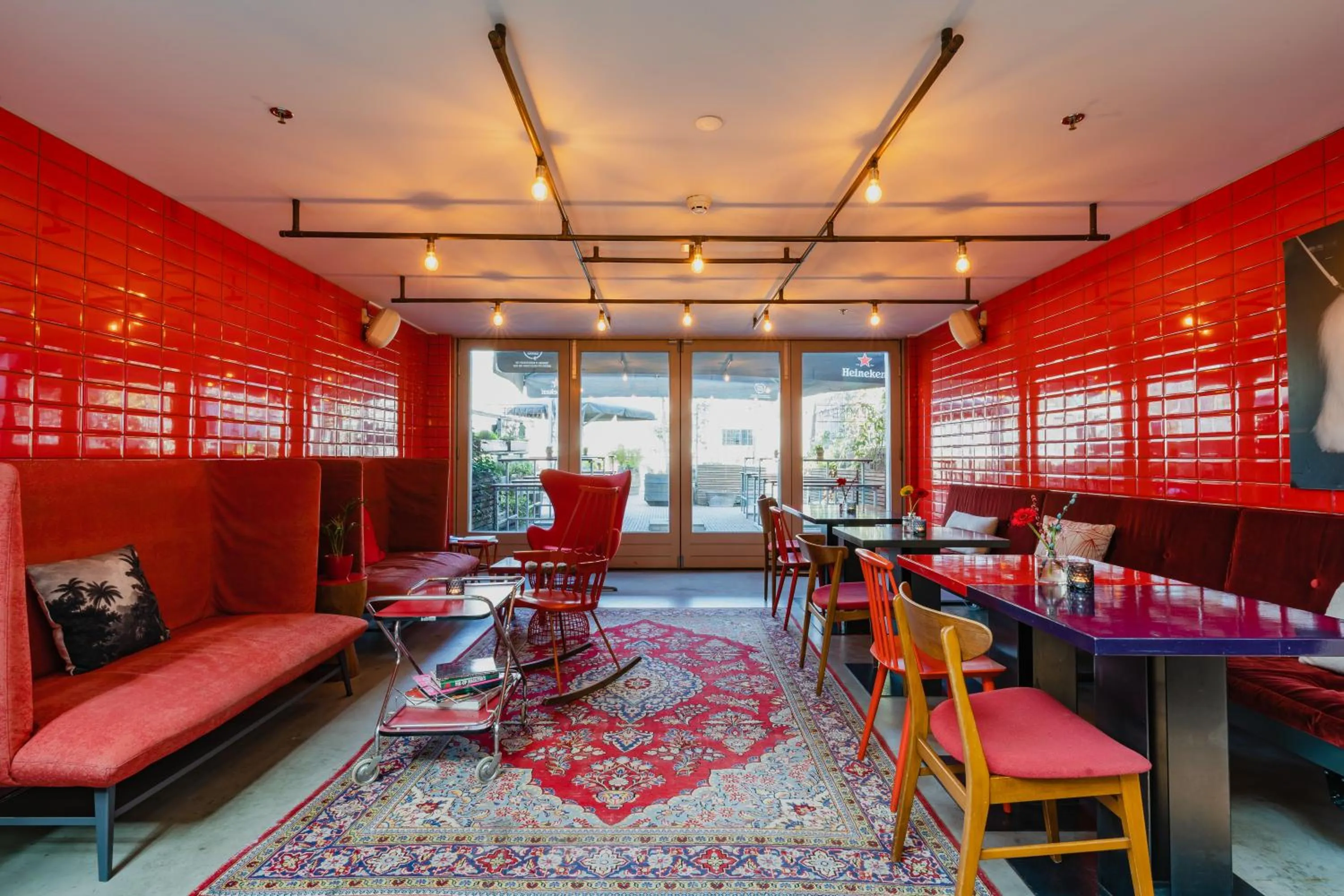 Communal lounge/ TV room in Hotel De Hallen