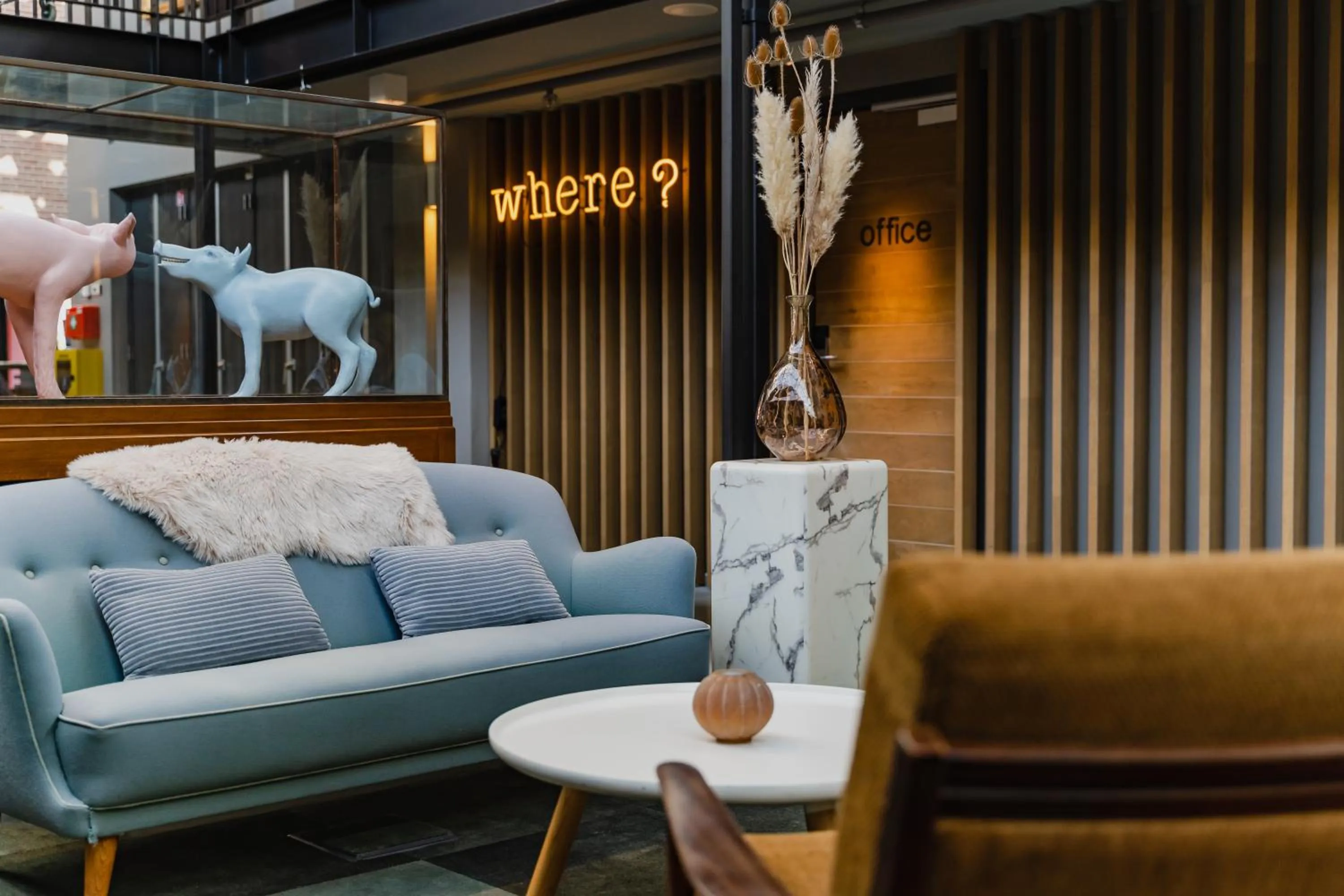 Communal lounge/ TV room in Hotel De Hallen