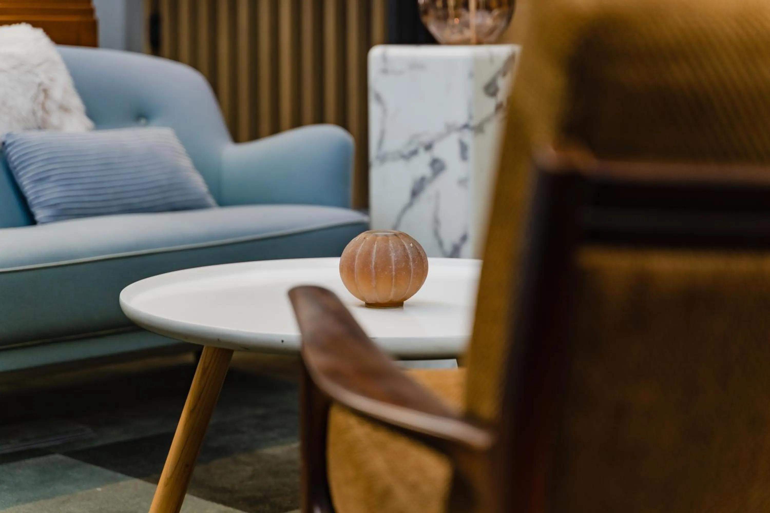 Communal lounge/ TV room in Hotel De Hallen