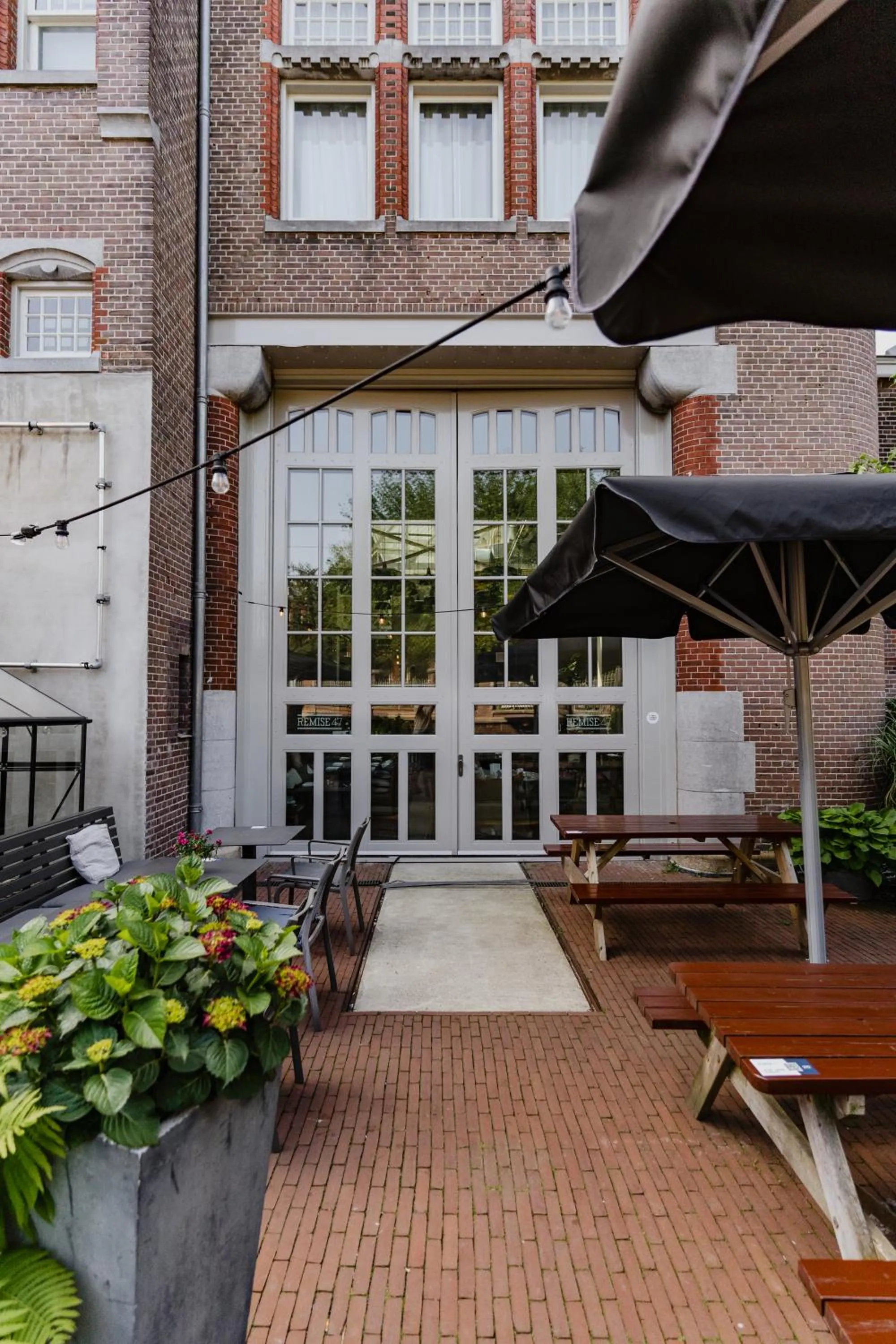 Property building in Hotel De Hallen