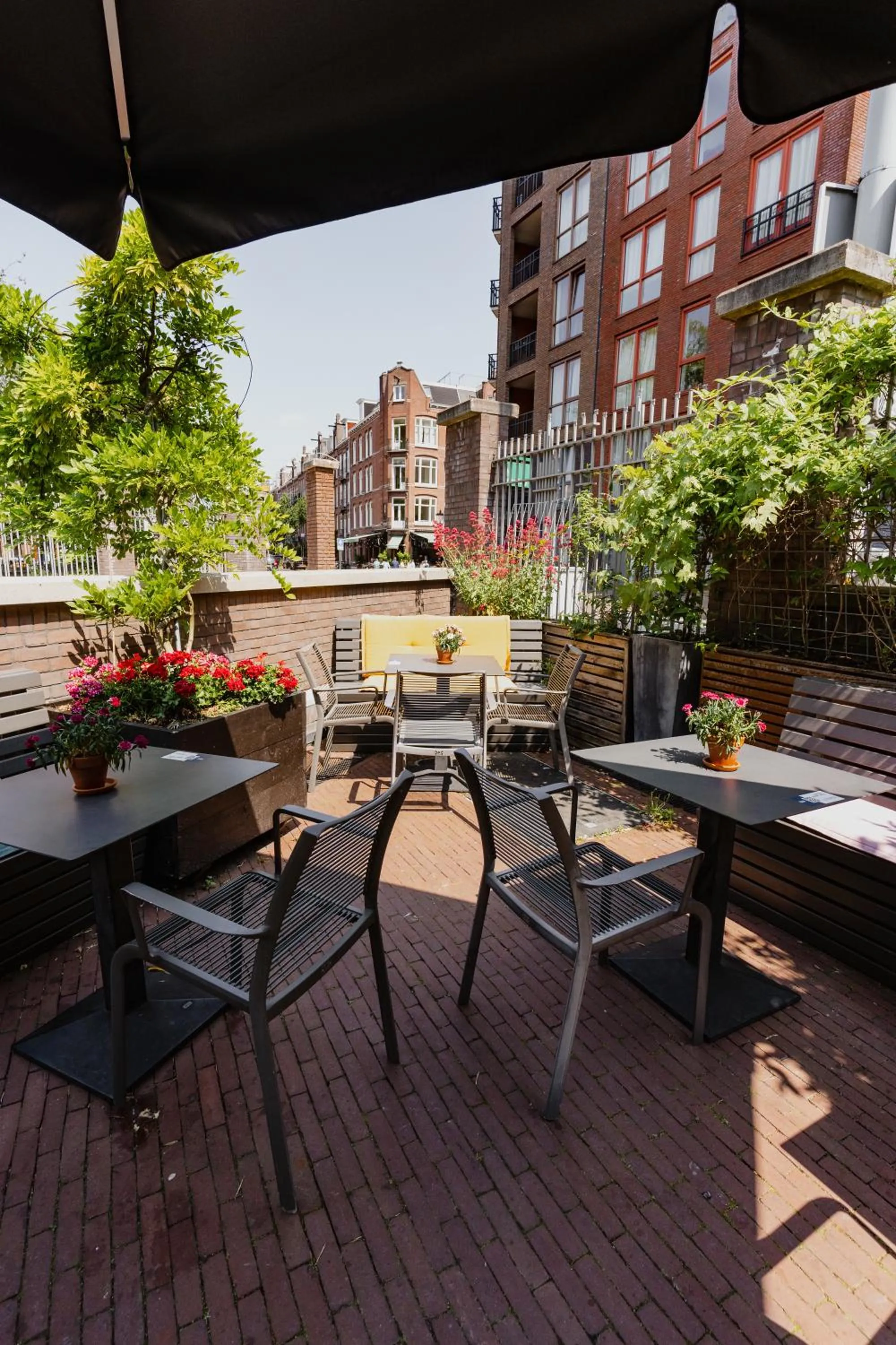 Patio in Hotel De Hallen