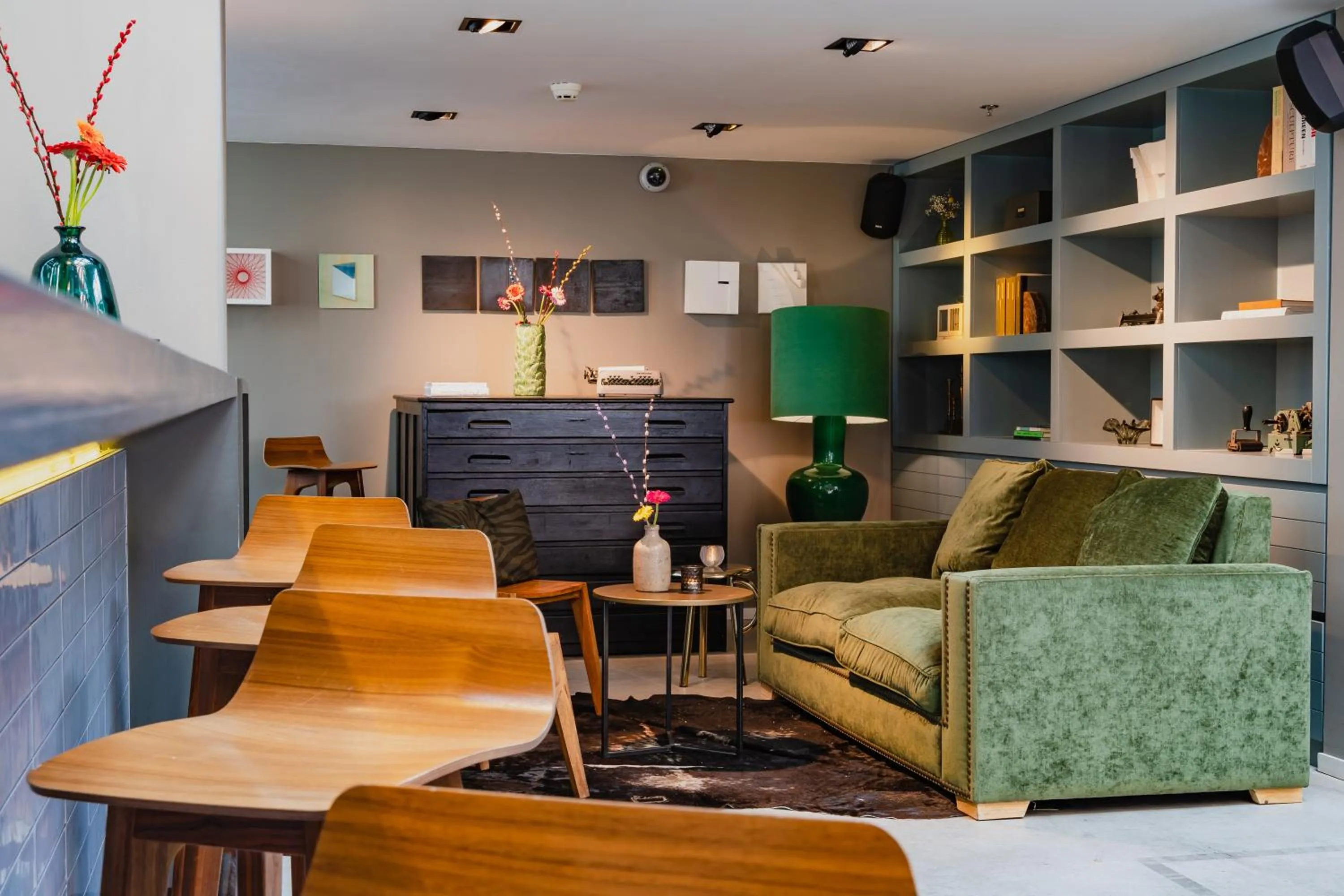 Communal lounge/ TV room in Hotel De Hallen