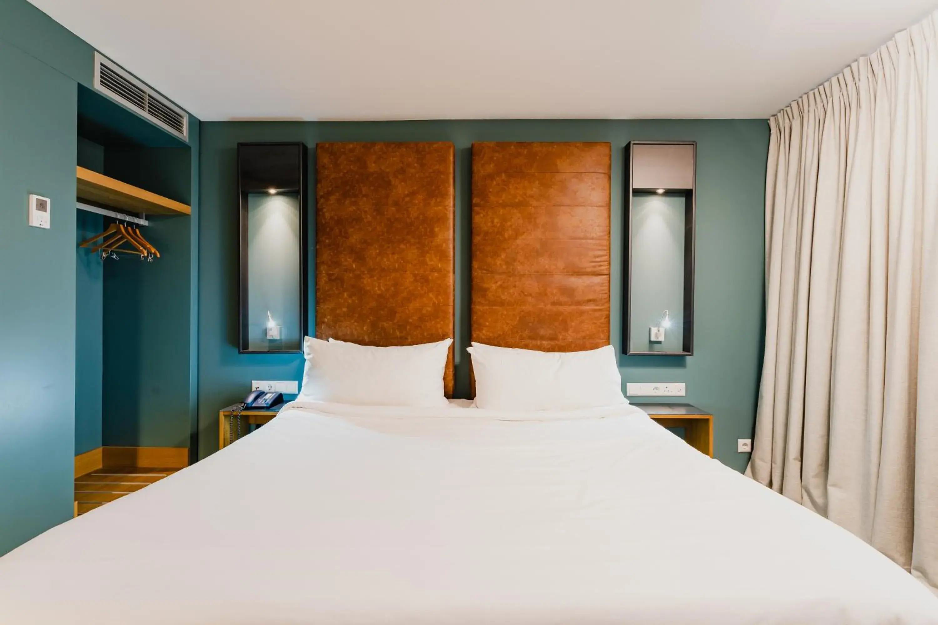 Indoor Double or Twin Room (Atrium view) in Hotel De Hallen Indoor Double or Twin Room (Atrium view) in Hotel De Hallen