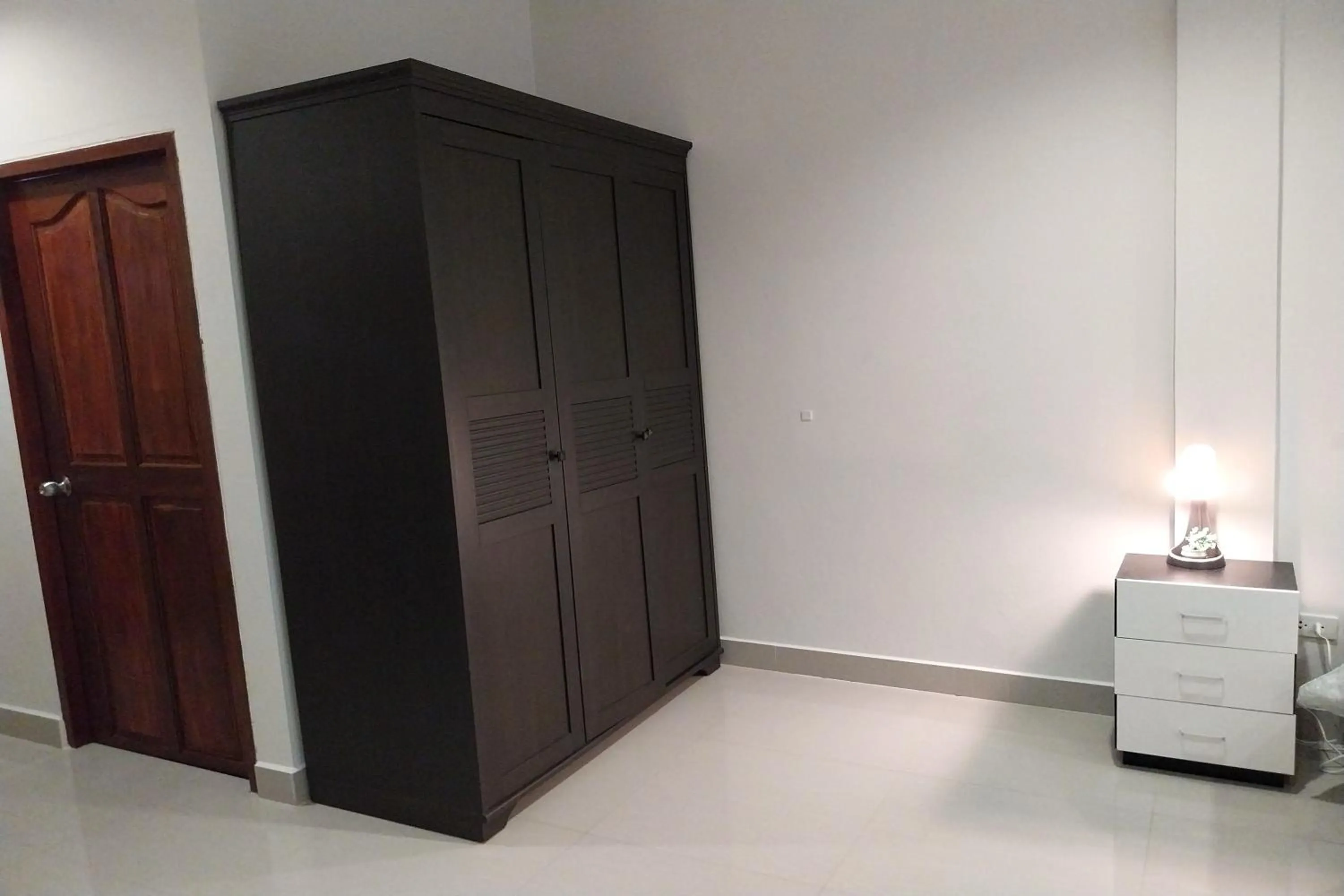 wardrobe in Kanchira Resort