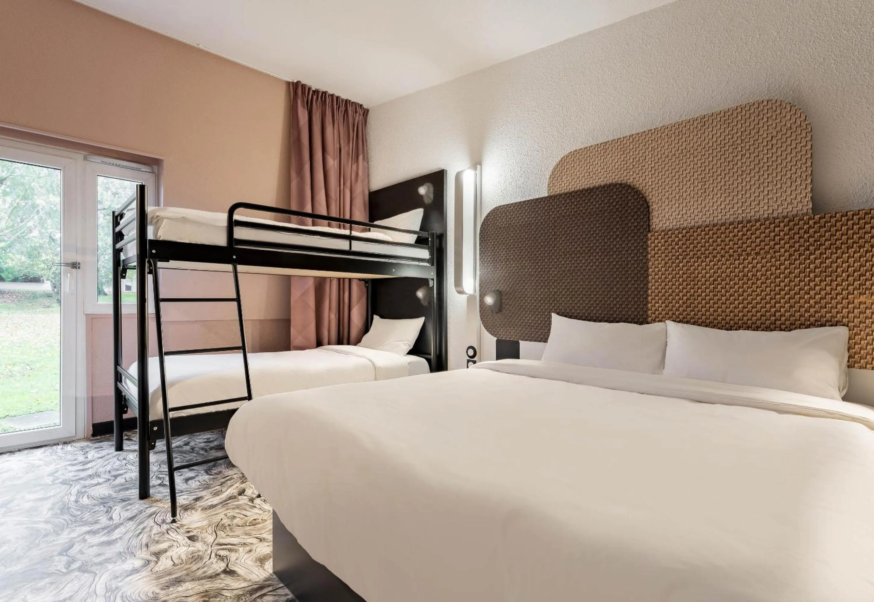 Photo of the whole room, Bed in B&B HOTEL Valenciennes Sud