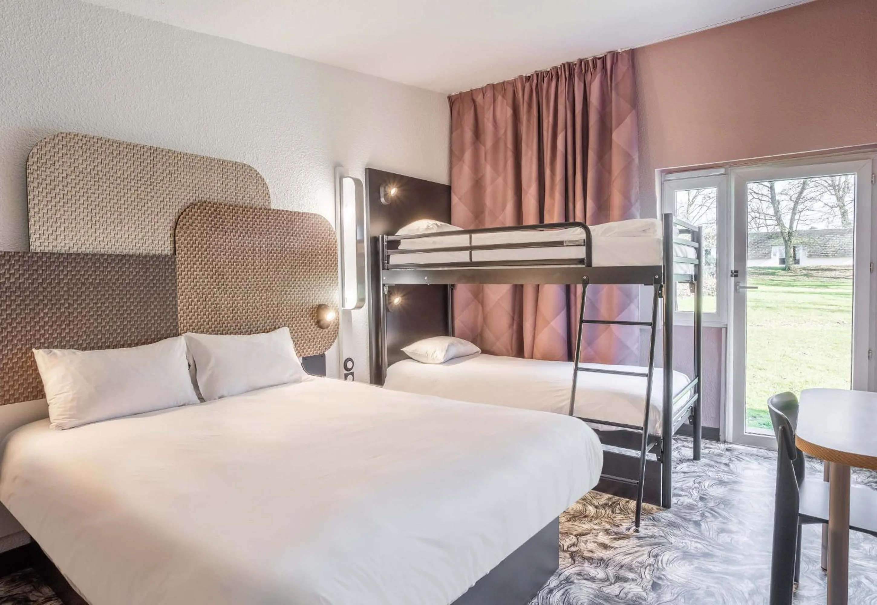 Photo of the whole room, Bed in B&B HOTEL Valenciennes Sud